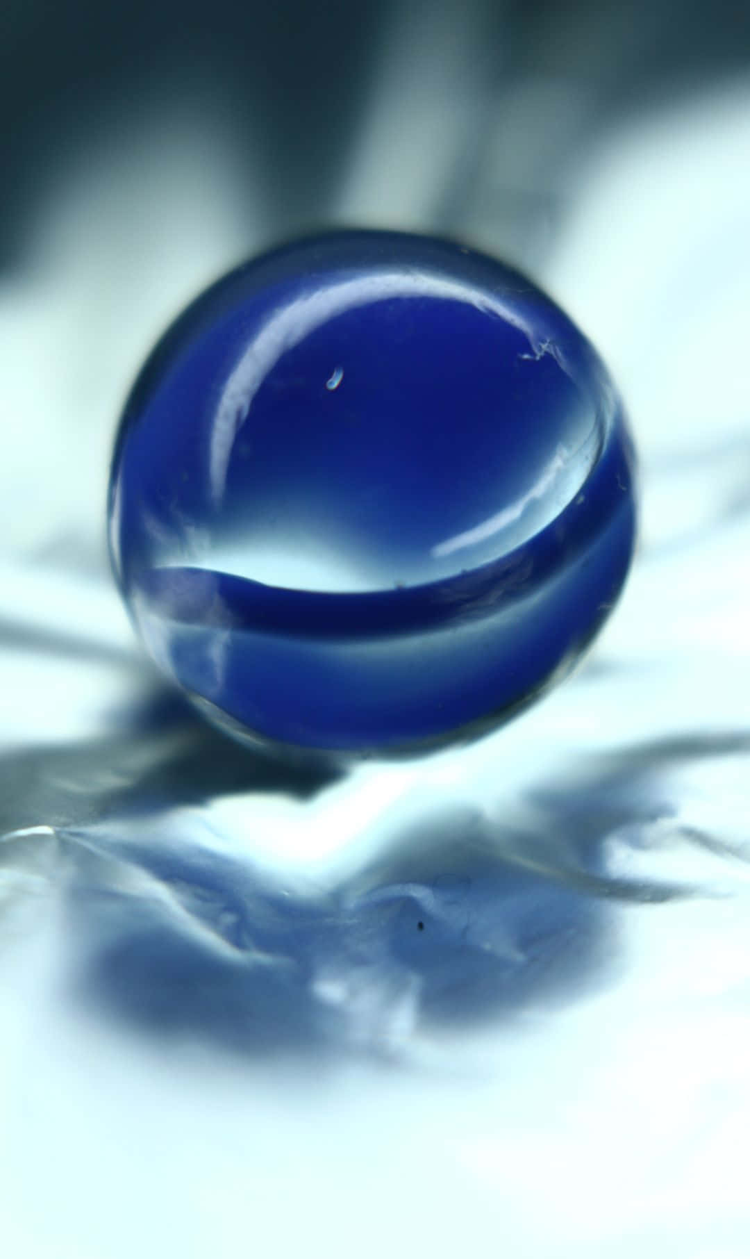 glossy deep blue sphere, reflective surface, soft light rays, HD Phone Wallpaper