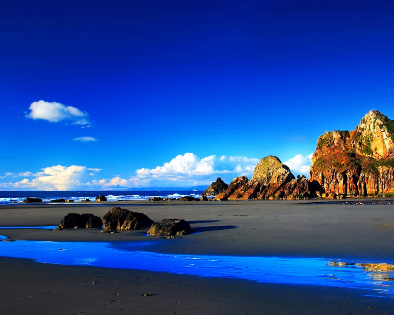 1280x1024, vibrant blue ocean, dark sand, HD Desktop Wallpaper