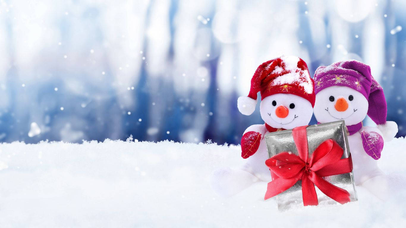 1366 x 768 winter, snowman plush toys, festive hats, HD Desktop Wallpaper
