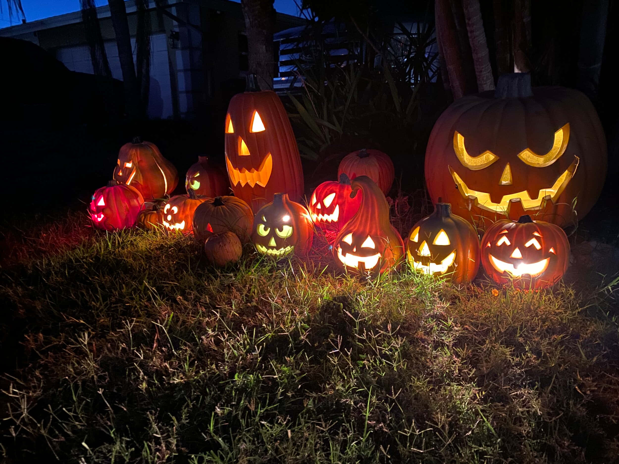 1920 x 1080, Halloween, glowing jack-o'-lanterns, Full HD Desktop Wallpaper