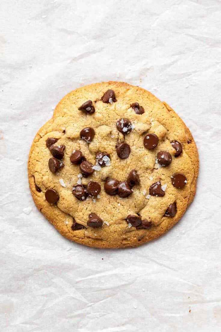 perfect chocolate chip cookie, golden brown, sea salt flakes, SD Phone Wallpaper