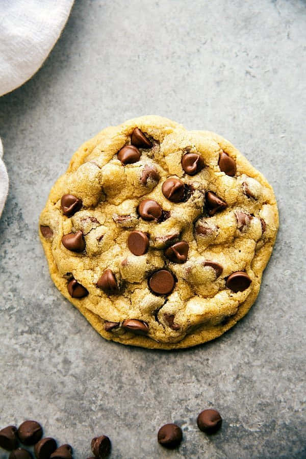 perfect chocolate chip cookie, golden chocolate chip cookie, melted chocolate chips, SD Phone Wallpaper