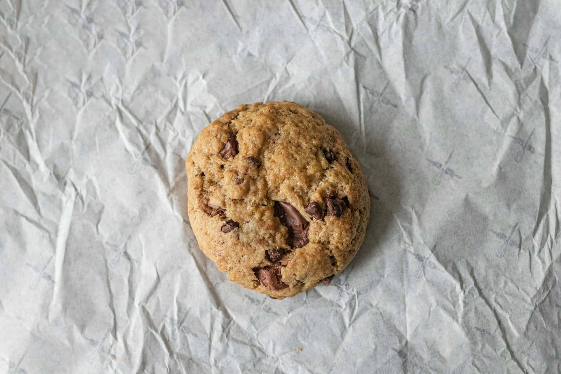 homemade chocolate chip cookie, golden-brown, crumpled white parchment paper, Full HD Desktop Wallpaper