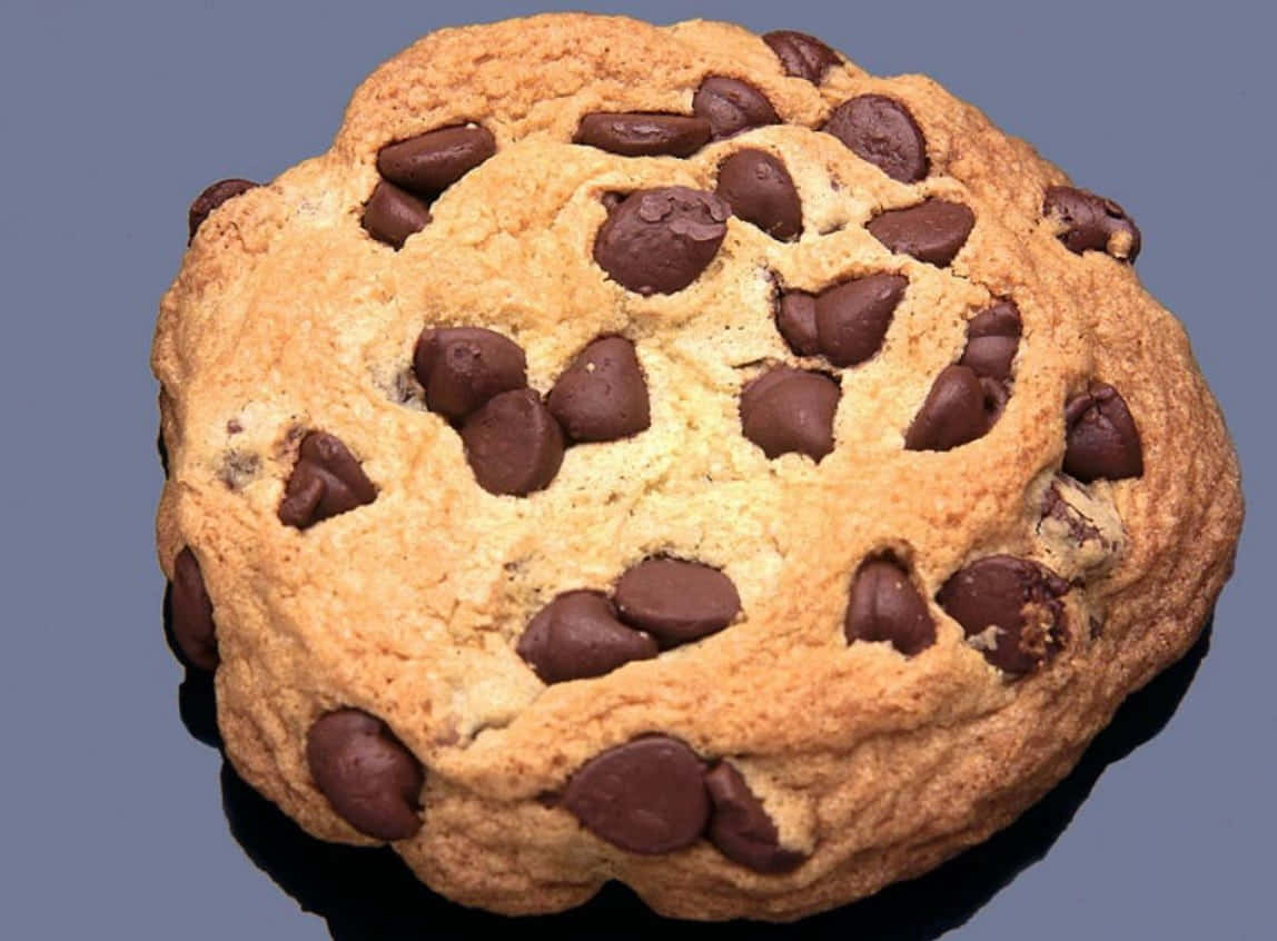 perfect chocolate chip cookie, golden brown, melted chocolate chips, SD Desktop Wallpaper