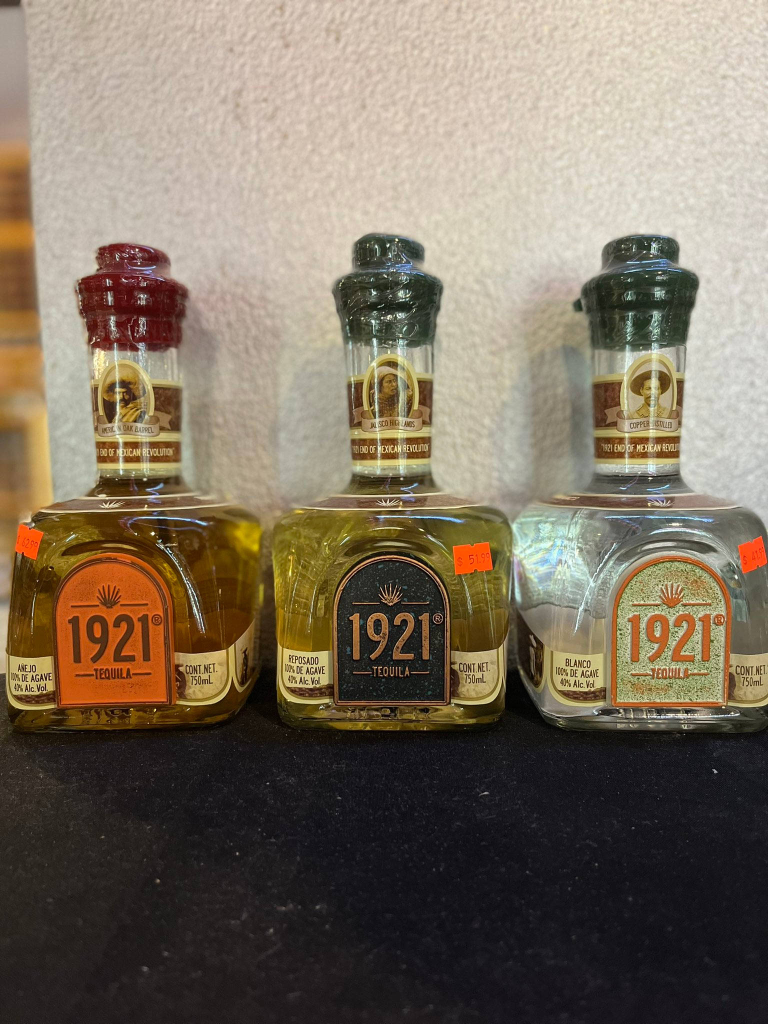 1921 Tequila, amber gold silver glass, dark surface, Full HD Phone Wallpaper