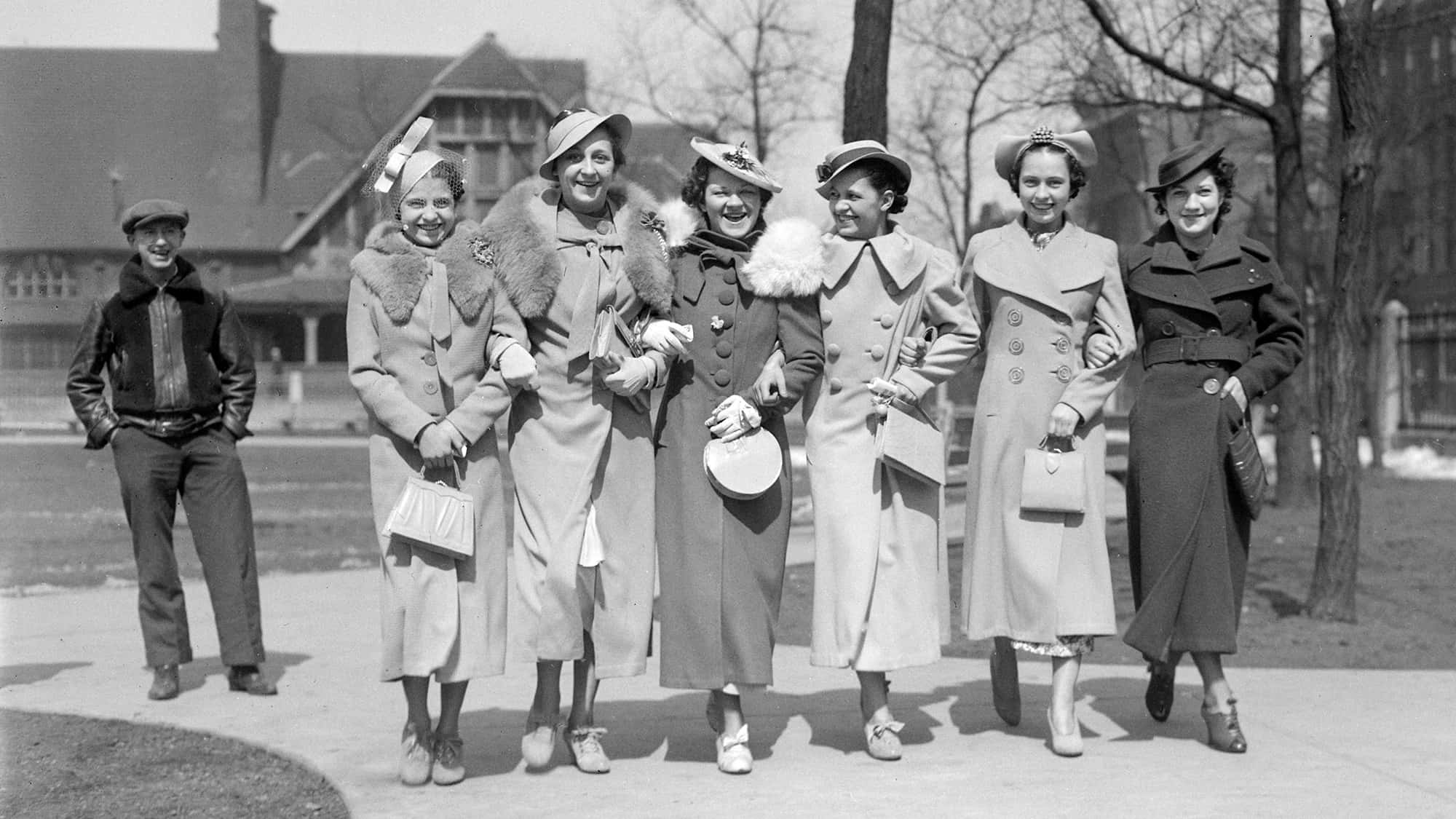 1940s women fashion group portrait, vintage coats, hats, Full HD Desktop Wallpaper