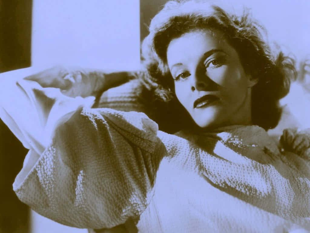 1940s Fashion, vintage portrait, curly hair, SD Desktop Wallpaper