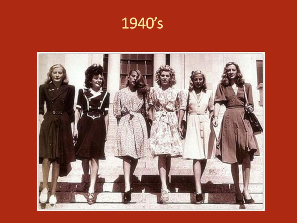 1940s women fashion, stone steps, building with columns, SD Desktop Wallpaper