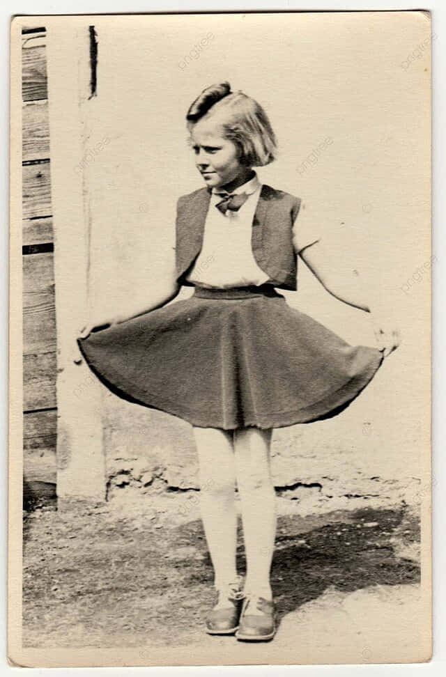 1940s girl, pleated skirt, vest, SD Phone Wallpaper