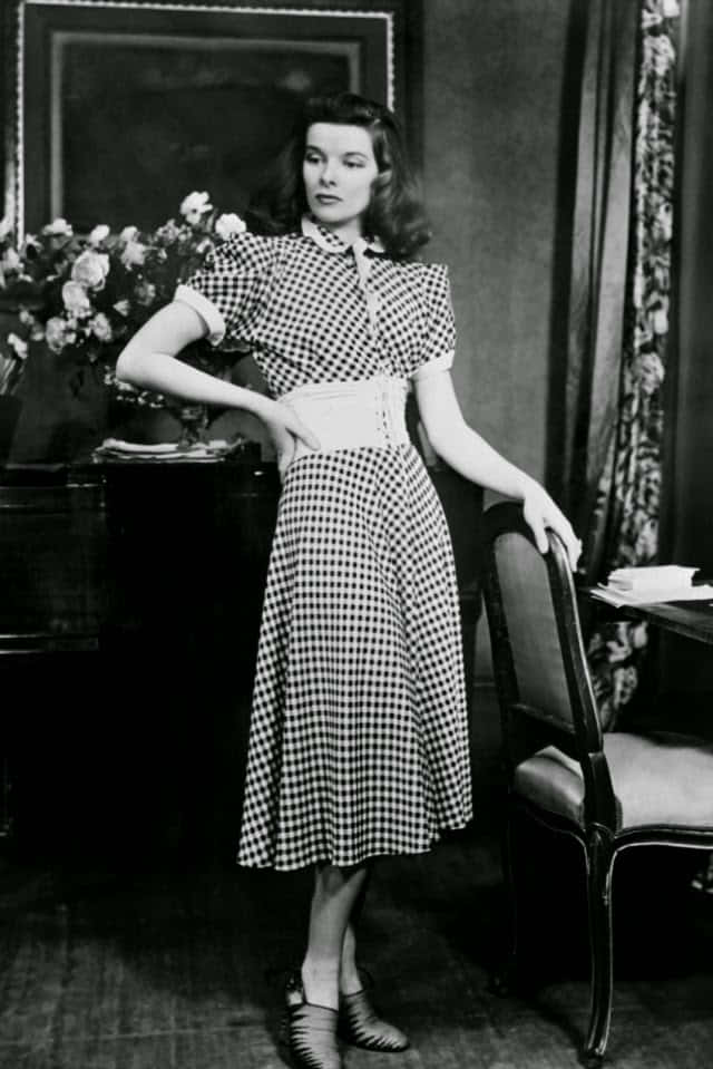 1940s checked dress, vintage room, floral curtains, SD Phone Wallpaper