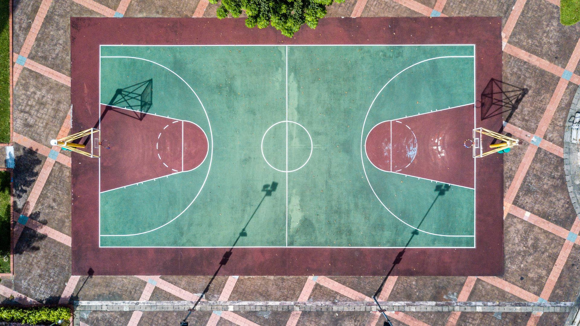 open basketball court, aerial view, vibrant green and red outdoor basketball court, Full HD Desktop Wallpaper