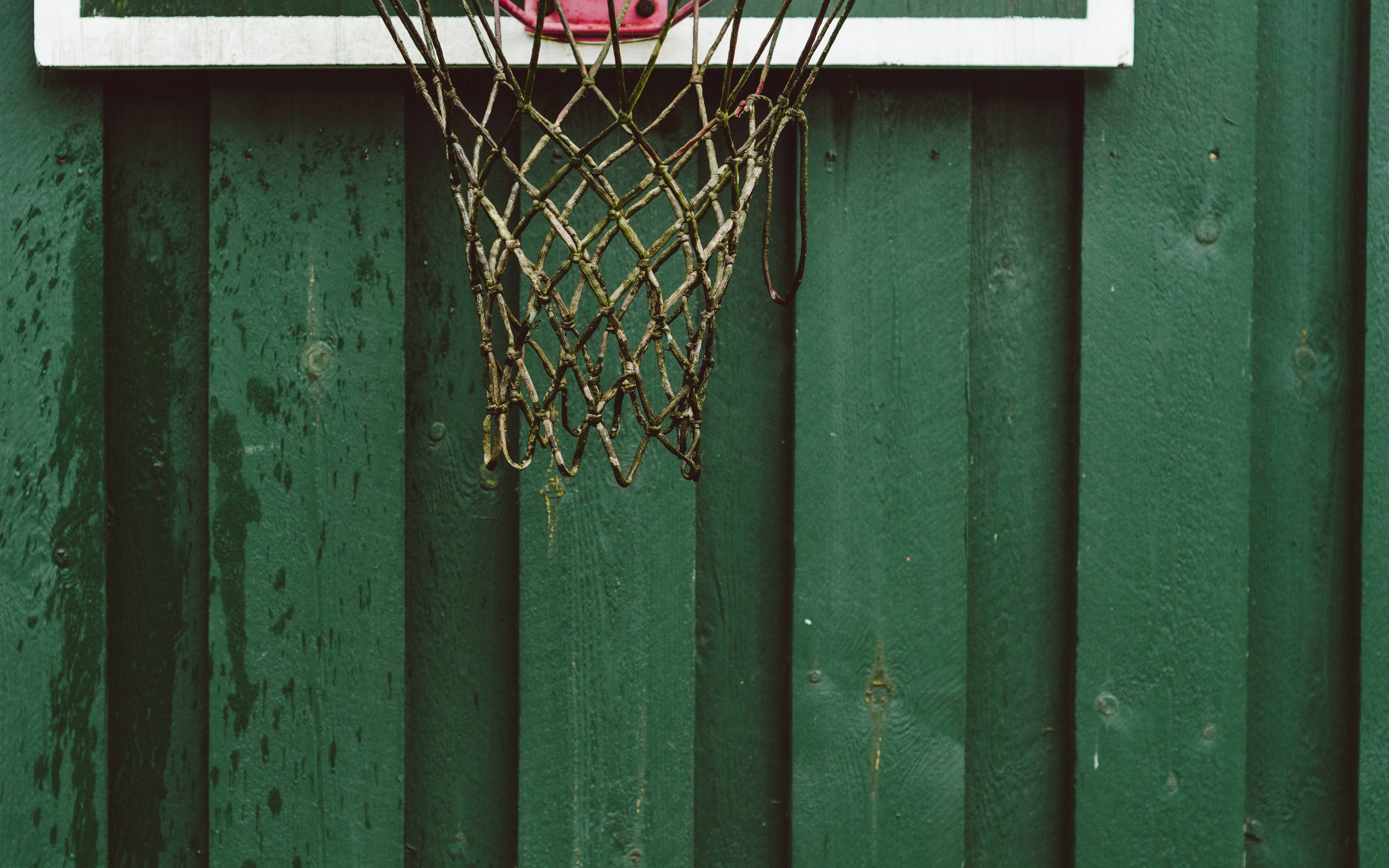 basketball net, white rim, peeling green wooden fence, 4K Desktop Wallpaper