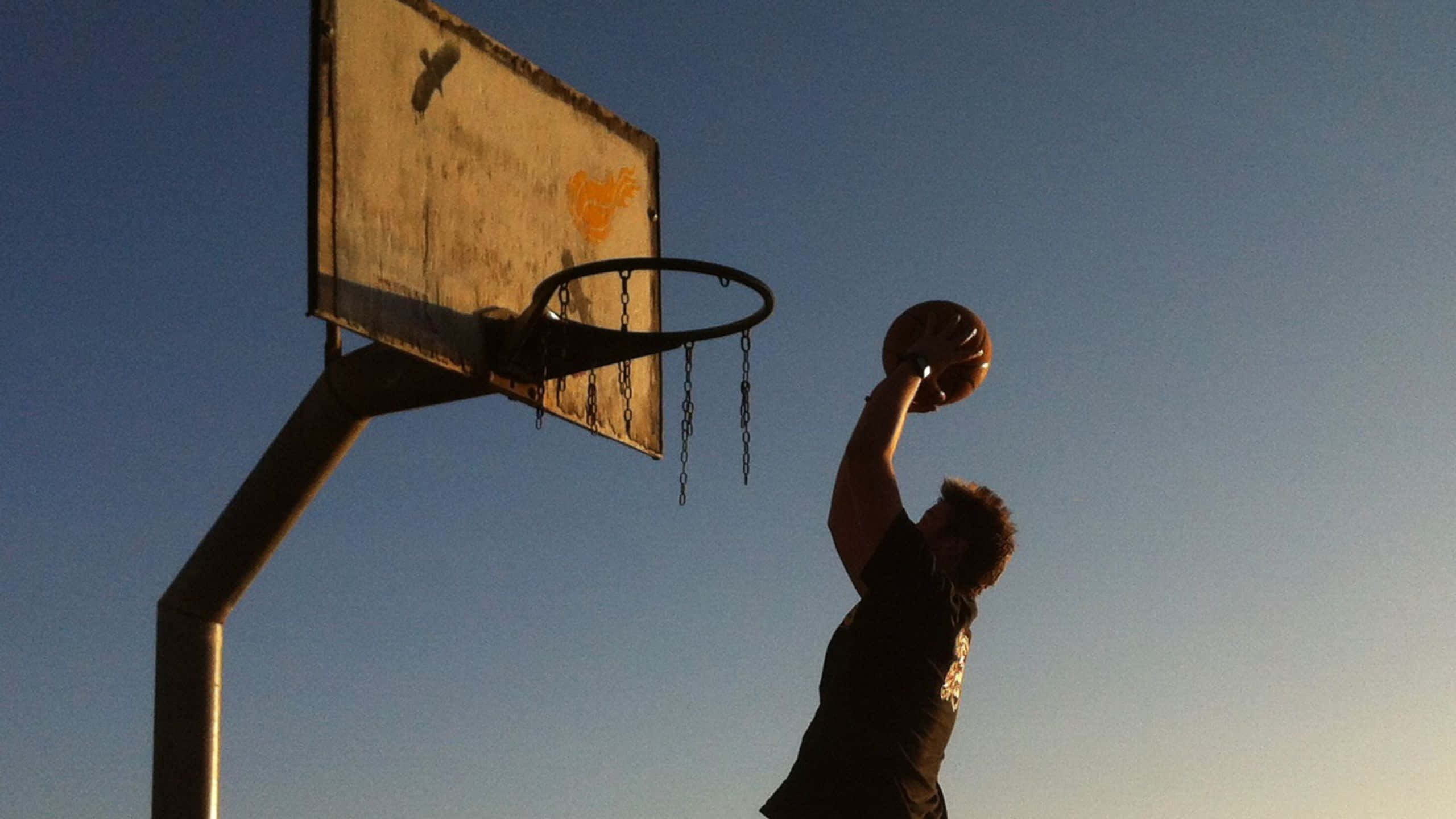 basketball player, dunk, clear blue sky, 2K Desktop Wallpaper