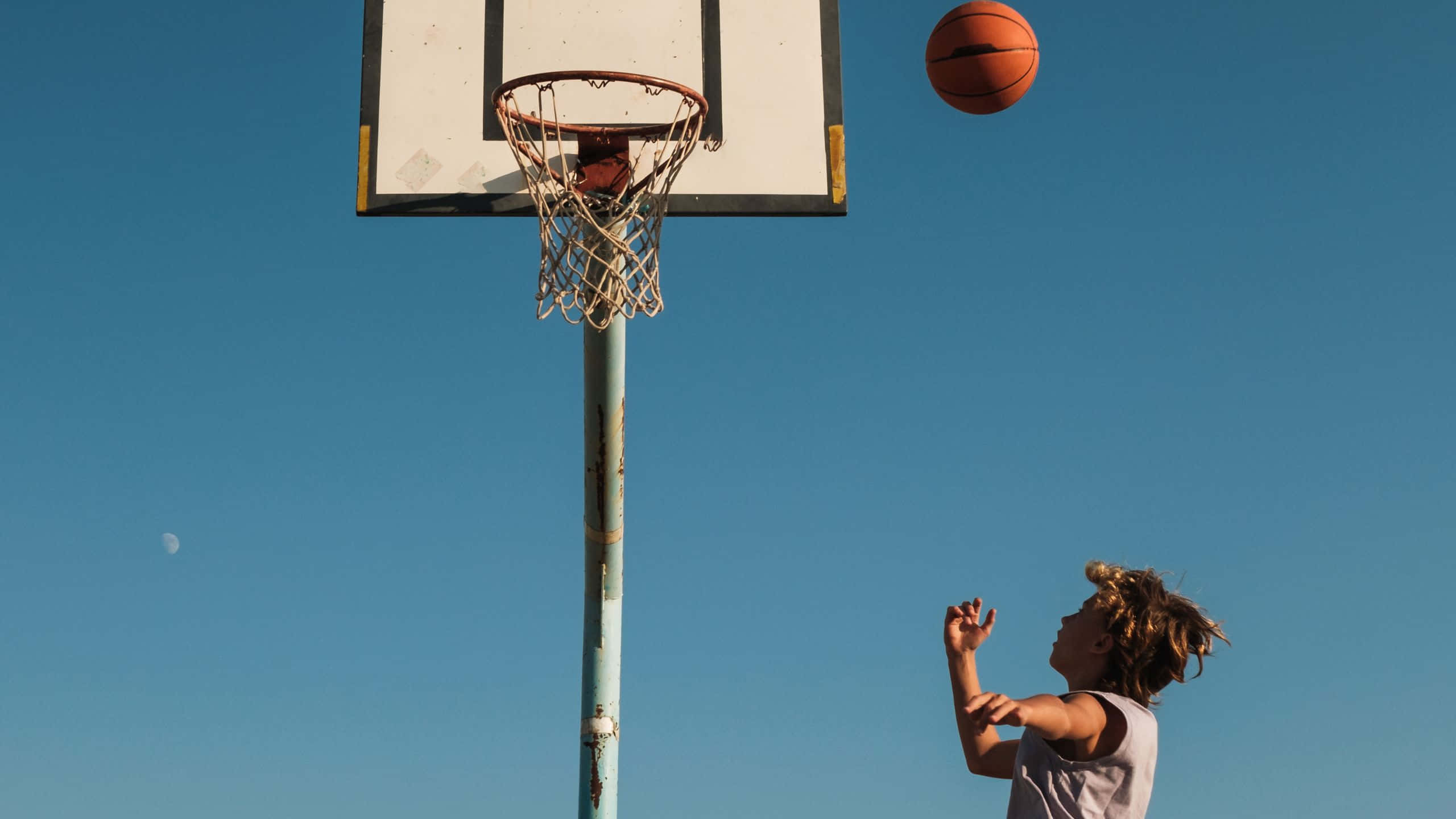 basketball court, basketball, weathered hoop, 2K Desktop Wallpaper
