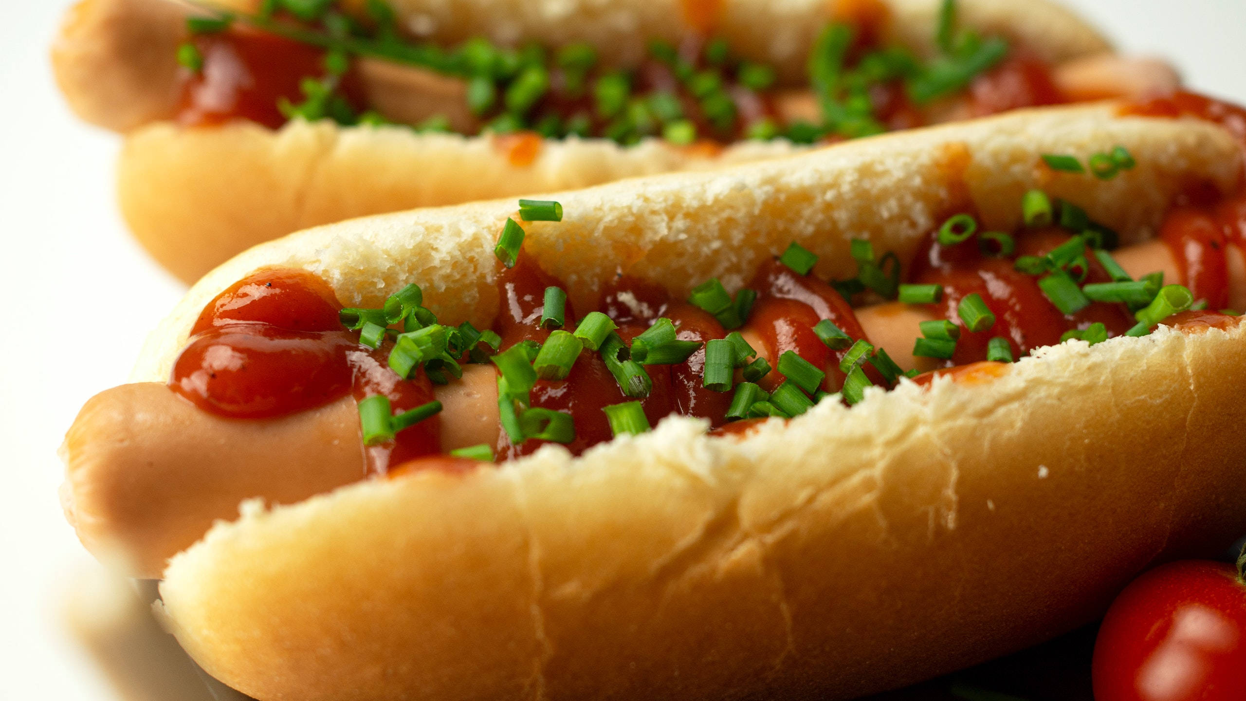 hot dogs, soft buns, ketchup, 2K Desktop Wallpaper