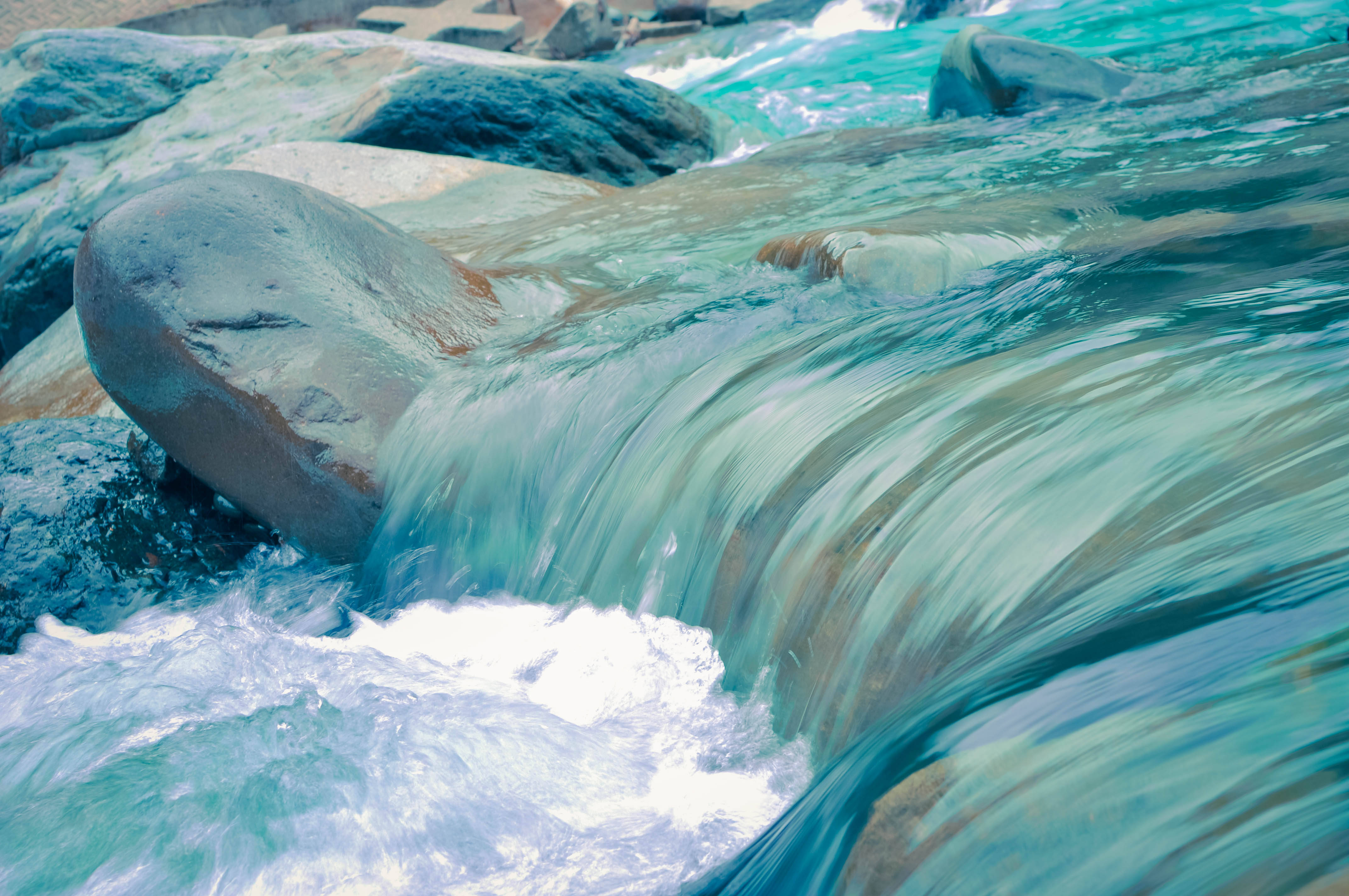 crystal clear turquoise water, smooth mossy rocks, frothy white rapids, 4K Desktop Wallpaper