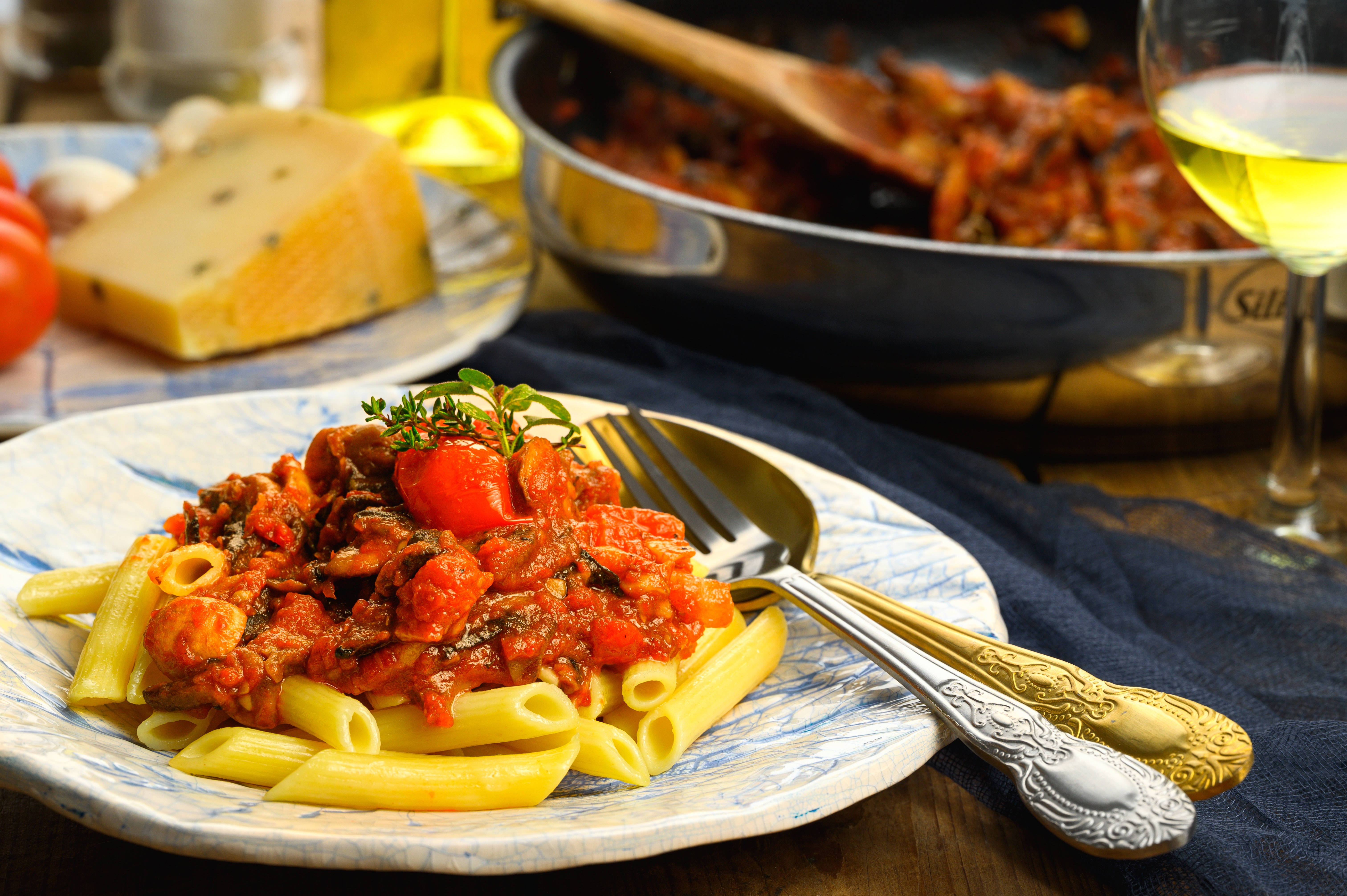 penne pasta, tomato sauce, fresh herbs, 5K Desktop Wallpaper