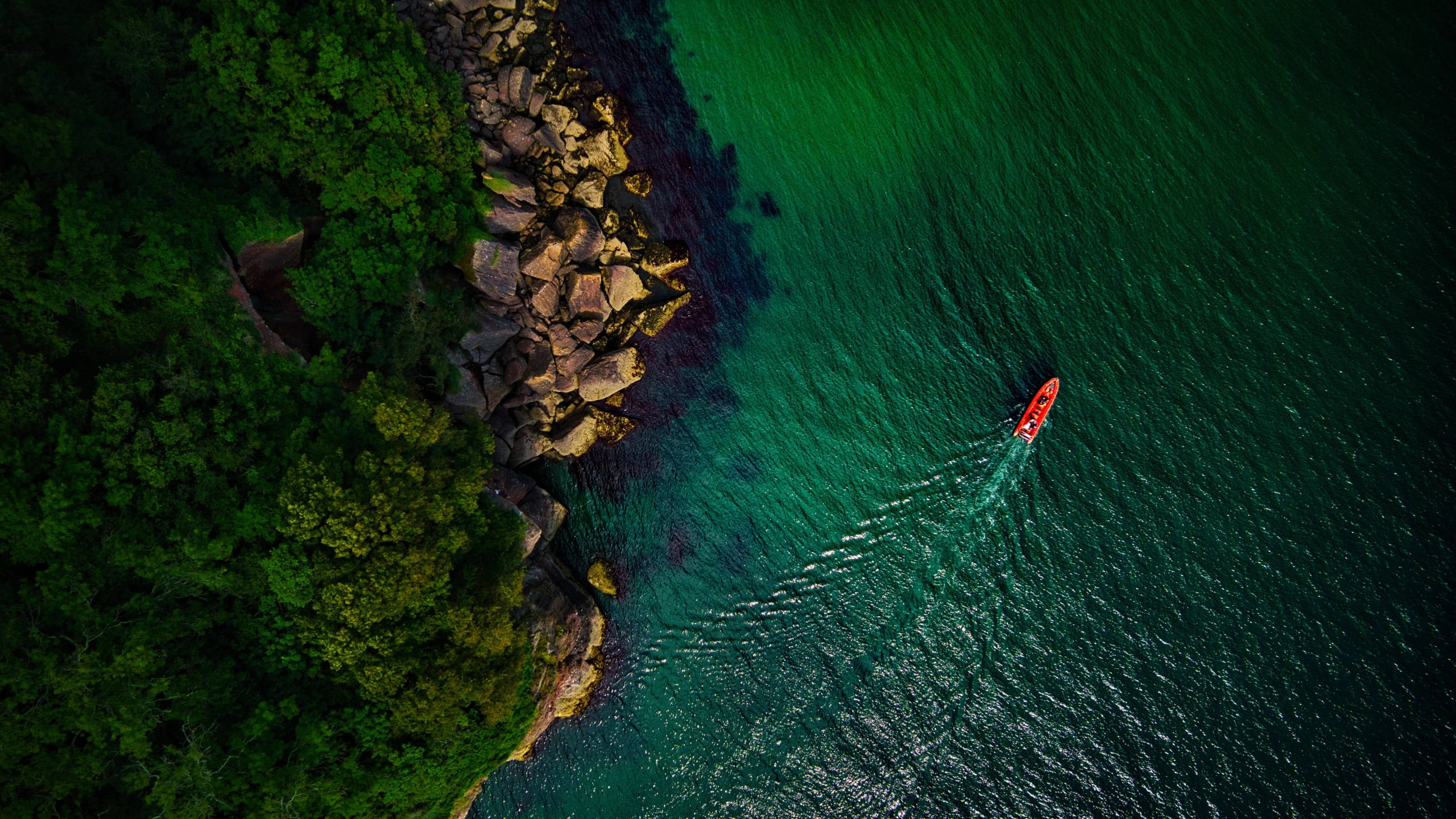 2560 x 1440, red kayak, emerald waters, 2K Desktop Wallpaper