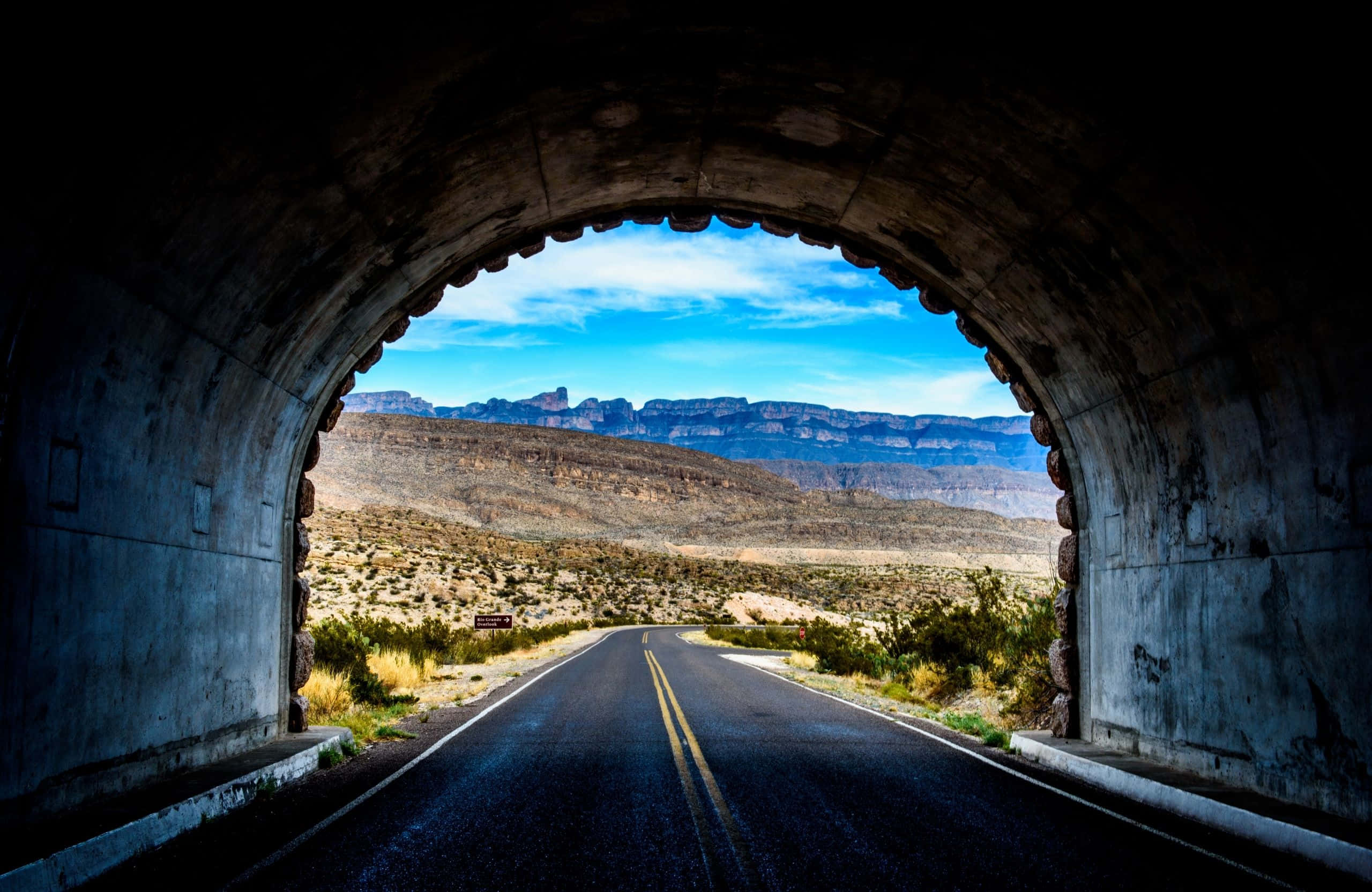 2560x1664, desert landscape, distant mountains, 2K Desktop Wallpaper