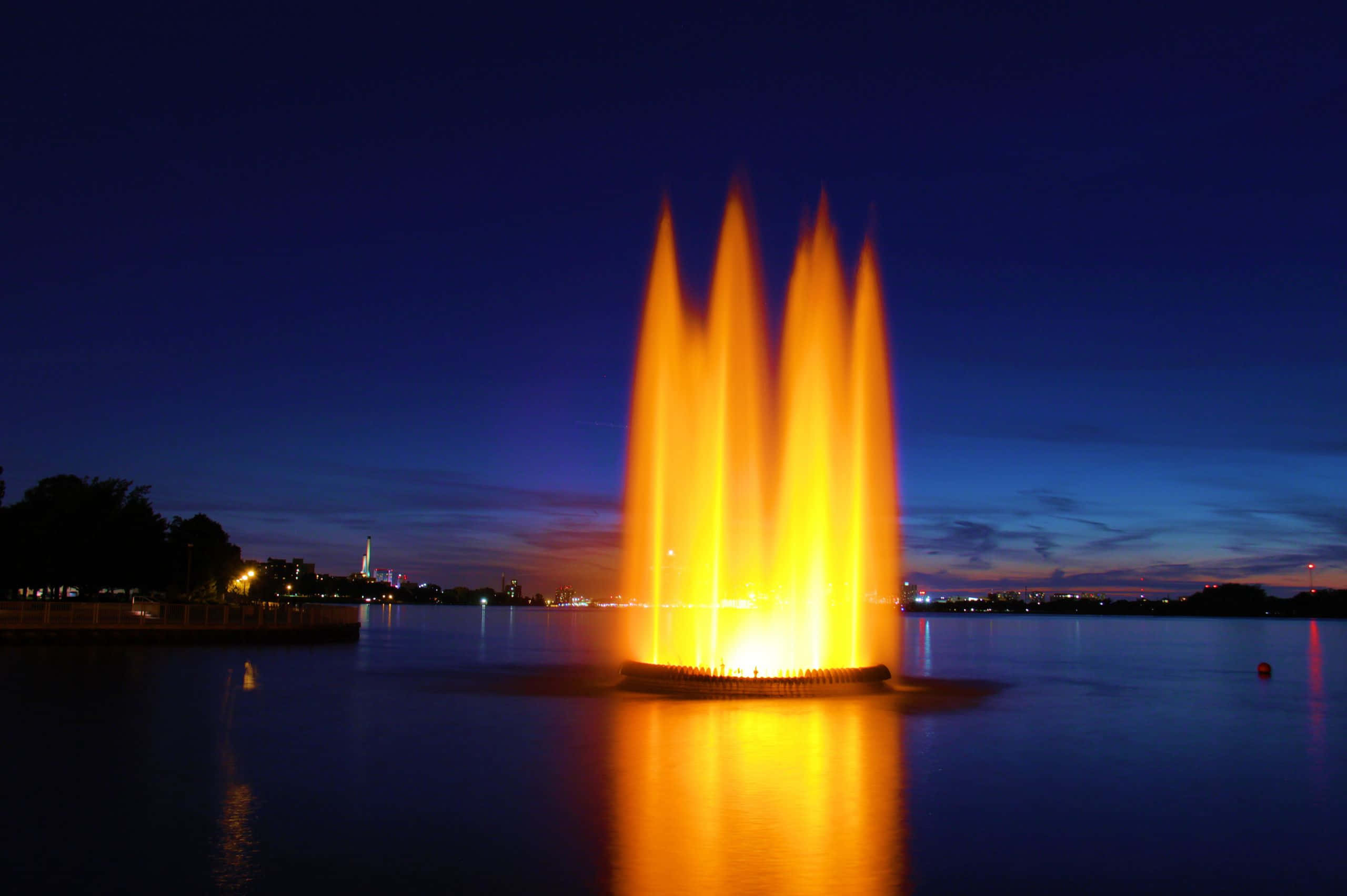 golden fountain, calm lake, twilight, 2K Desktop Wallpaper