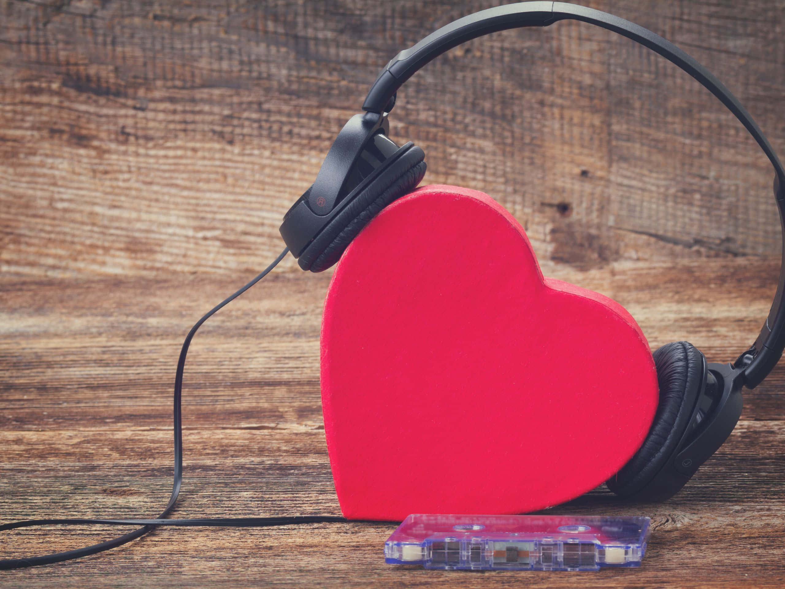 2560x1920, black headphones, vibrant red heart-shaped object, 2K Desktop Wallpaper
