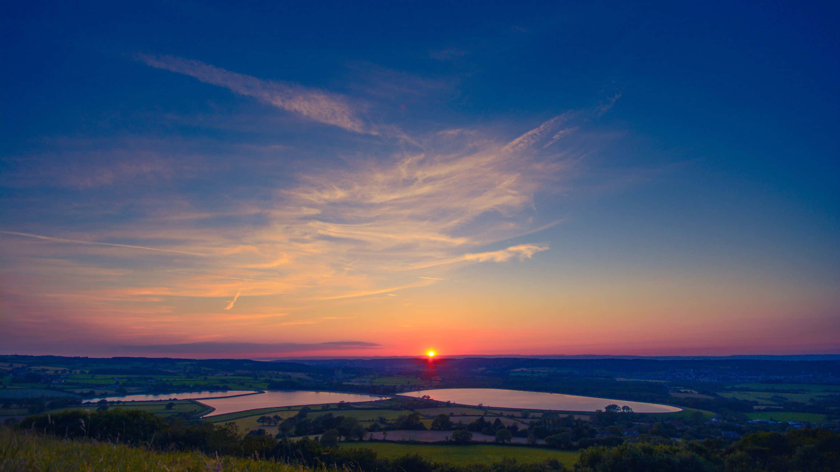 golden sky, cirrus clouds, sunset, 2K Desktop Wallpaper