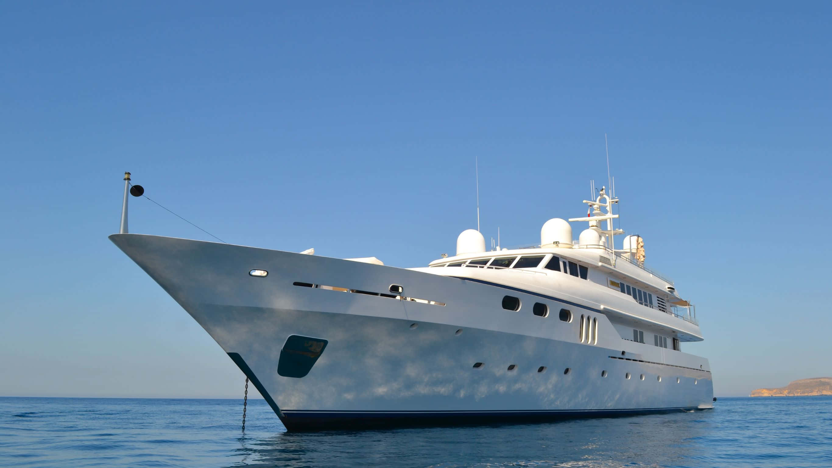 2732x1536, white luxury yacht, calm blue waters, 2K Desktop Wallpaper
