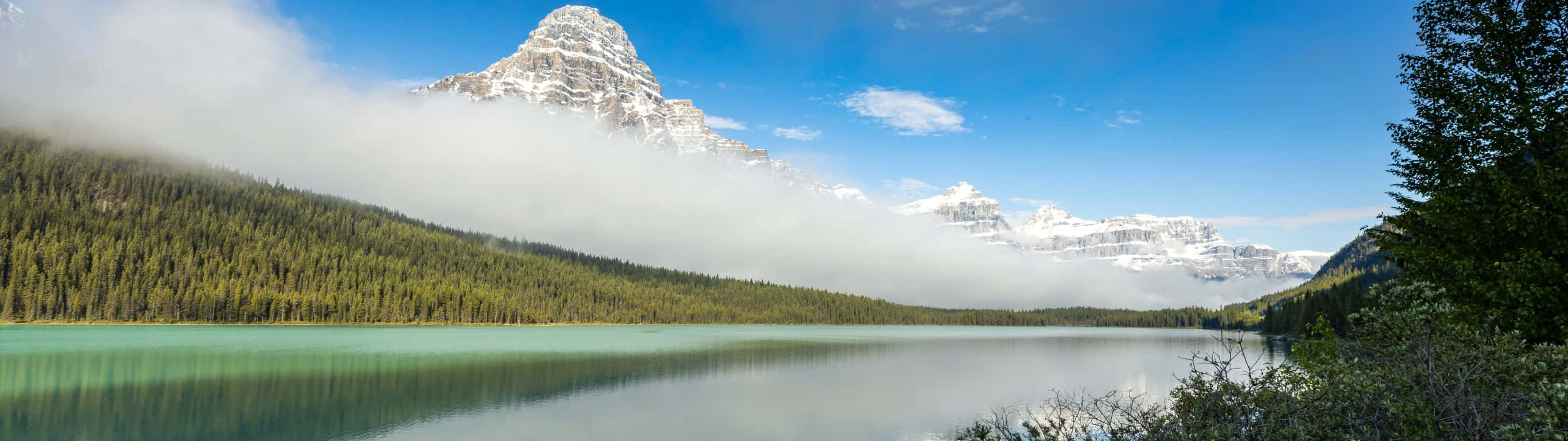 turquoise lake, snowcapped mountains, mist, 2K Desktop Wallpaper