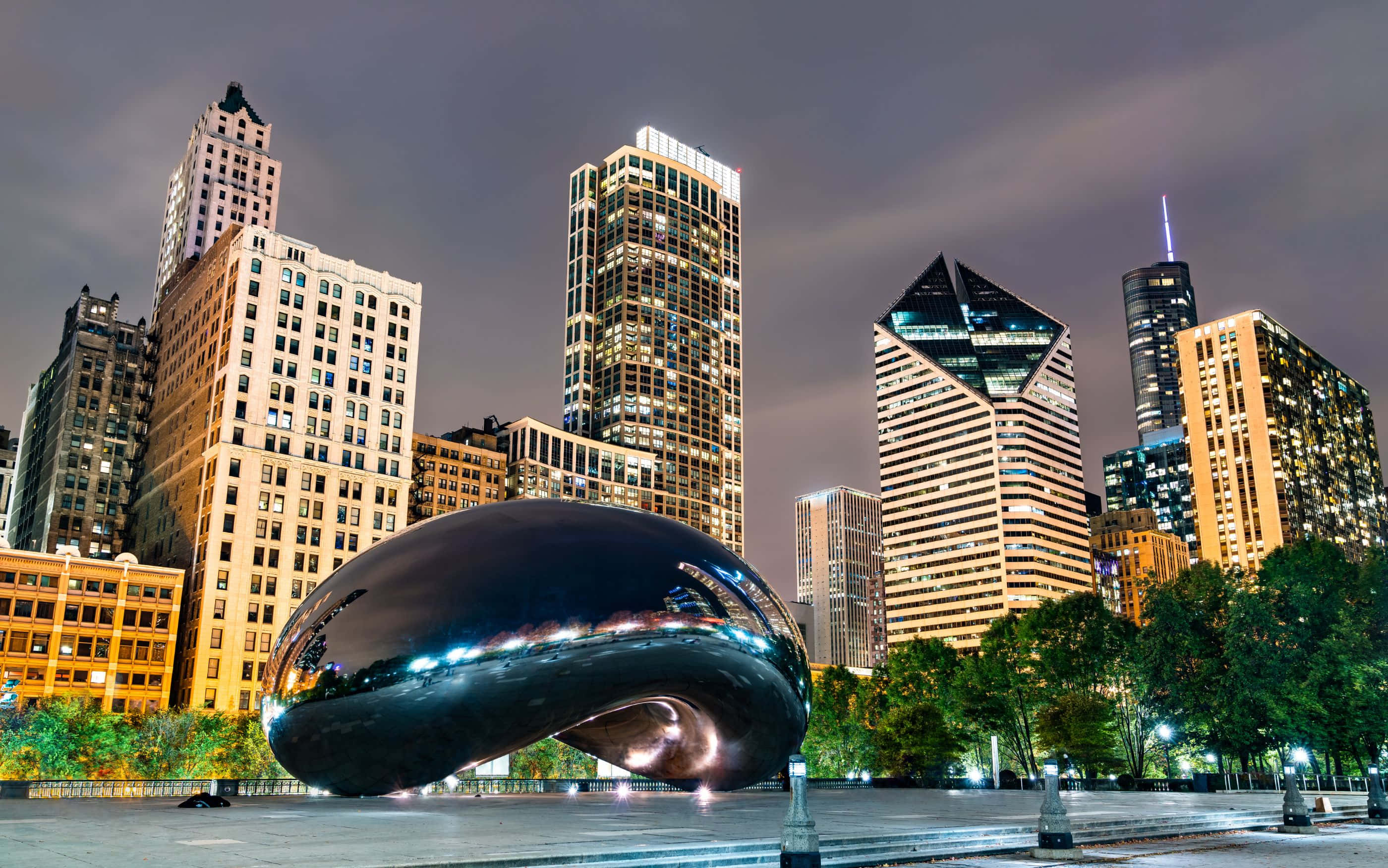2800x1752, reflective bean sculpture, city lights, 2K Desktop Wallpaper