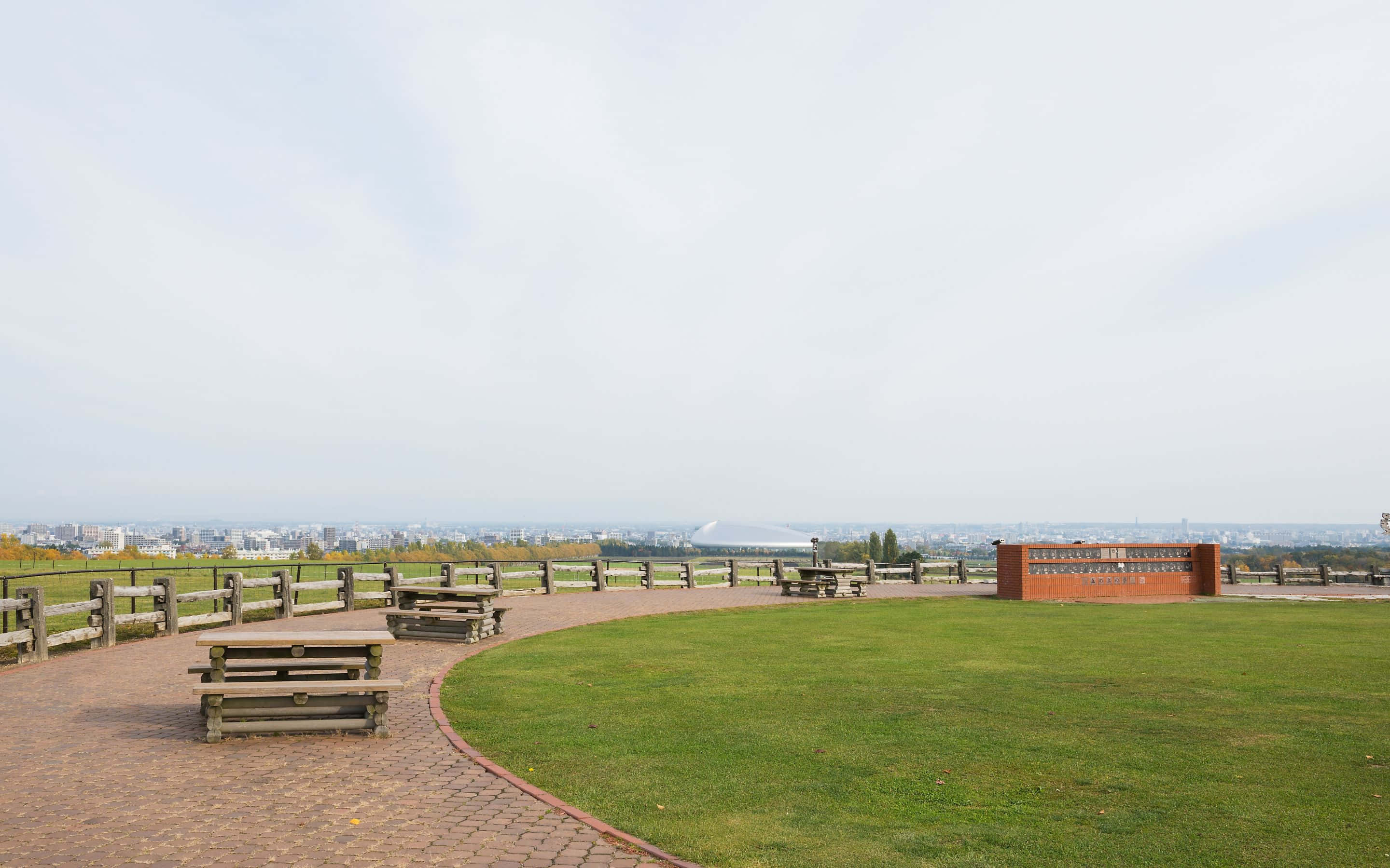 2880x1800, curved brick path, grassy overlook, 2K Desktop Wallpaper