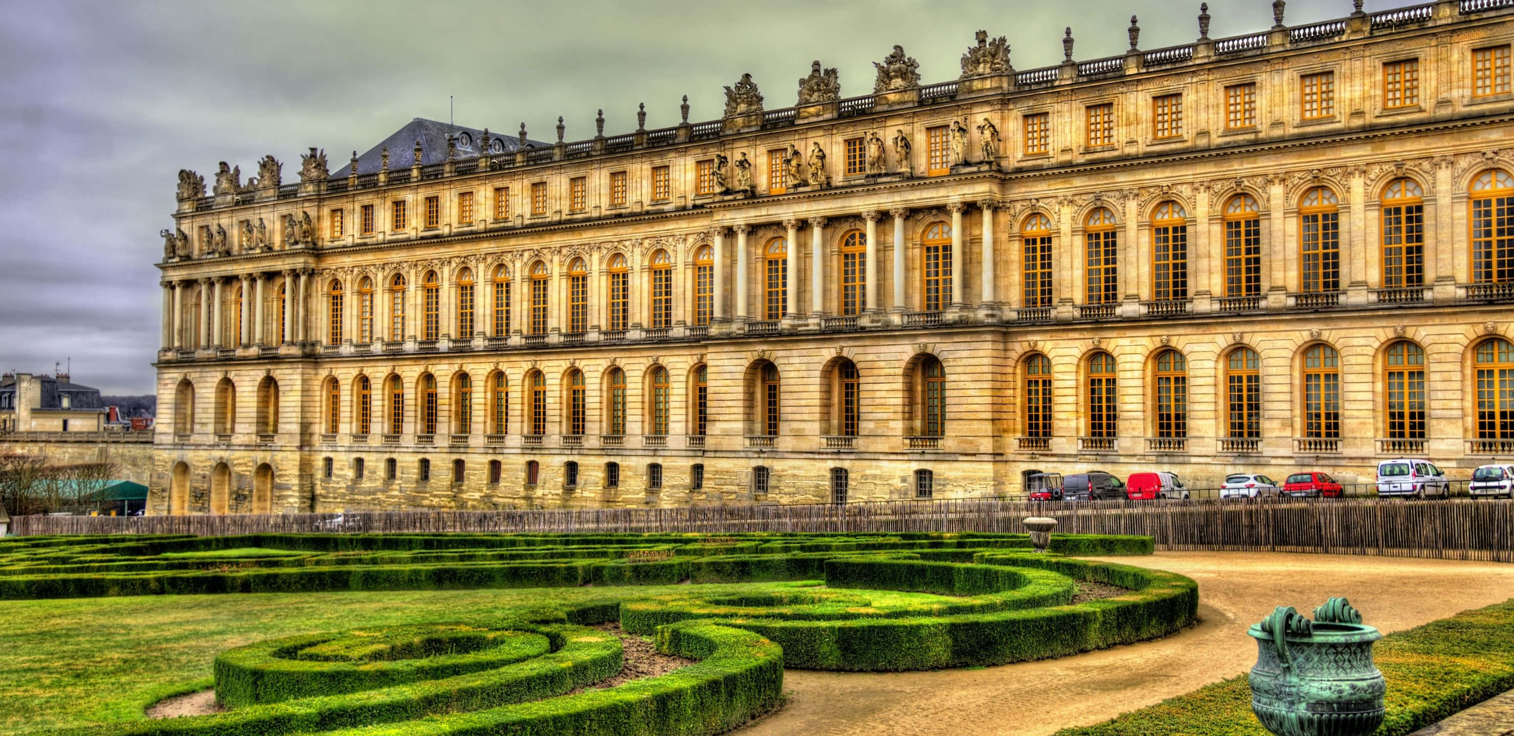 2960x1440, grand palace facade, symmetrical windows, 2K Desktop Wallpaper