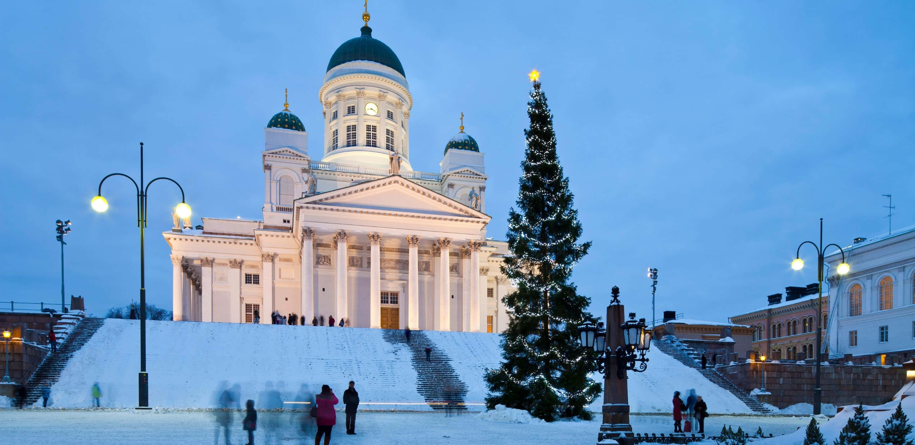 neoclassical cathedral, large white dome, snow-covered square, 2K Desktop Wallpaper