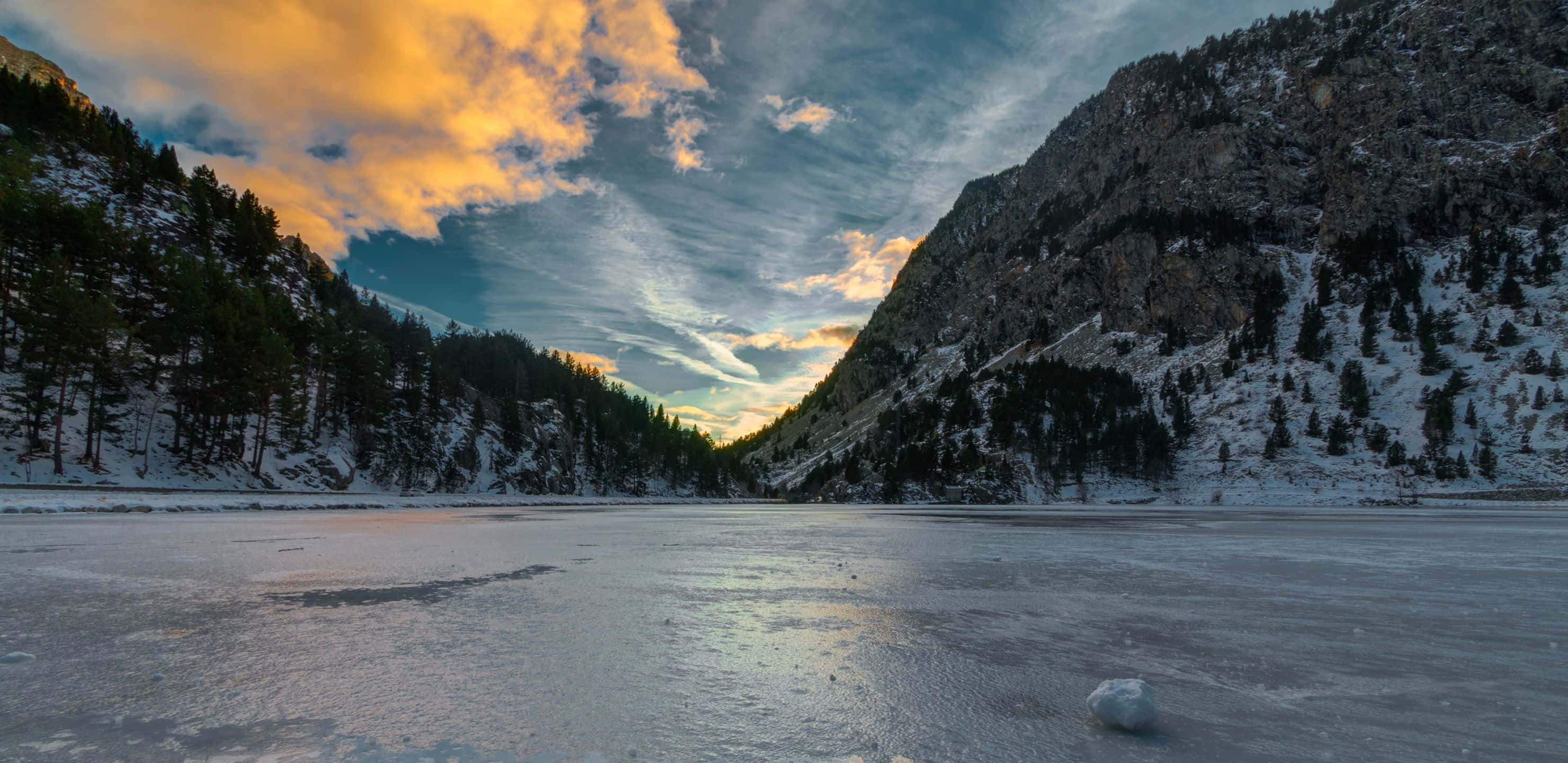 2960x1440, frozen lake, snow-dusted mountains, 2K Desktop Wallpaper