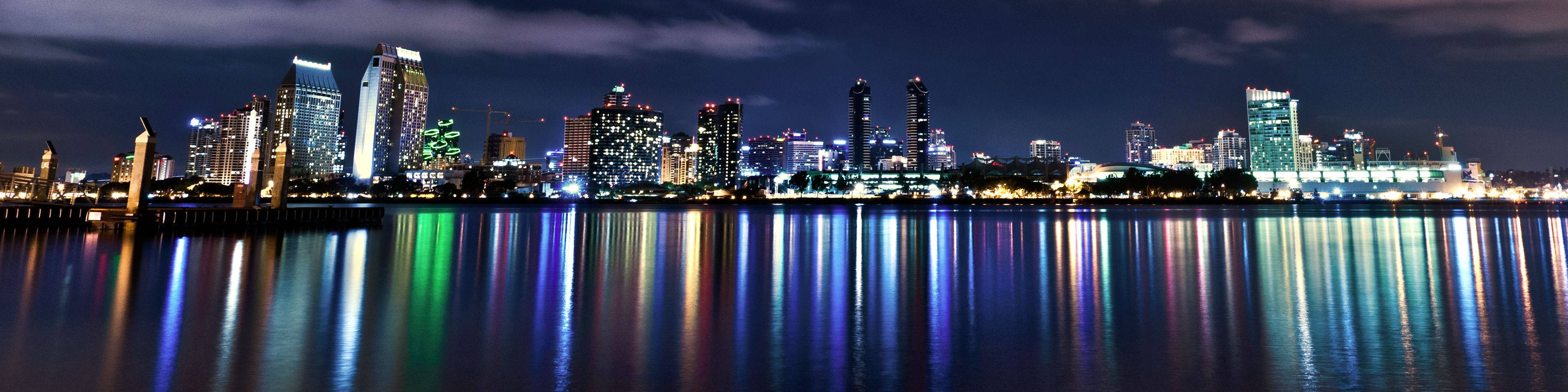 3 Monitor, skyline, night, 4K Desktop Wallpaper