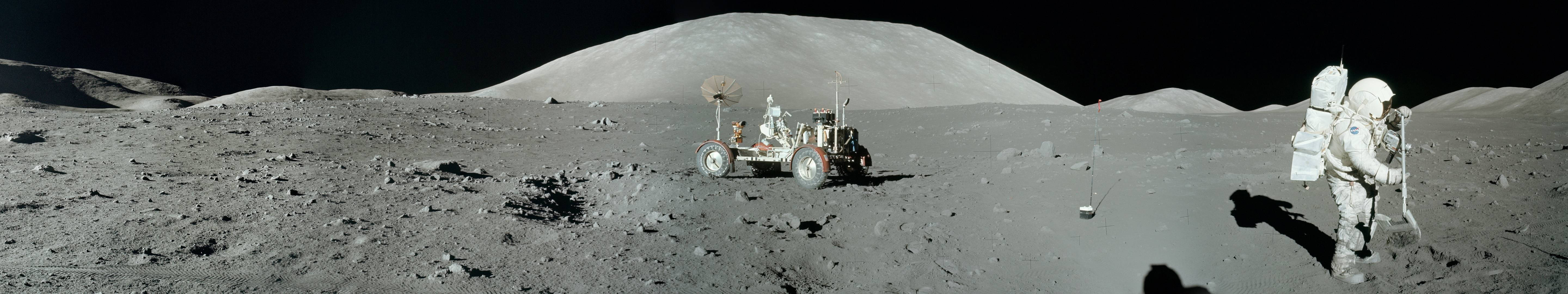 3 Monitor Man, moon, spacesuit, 5K Desktop Wallpaper