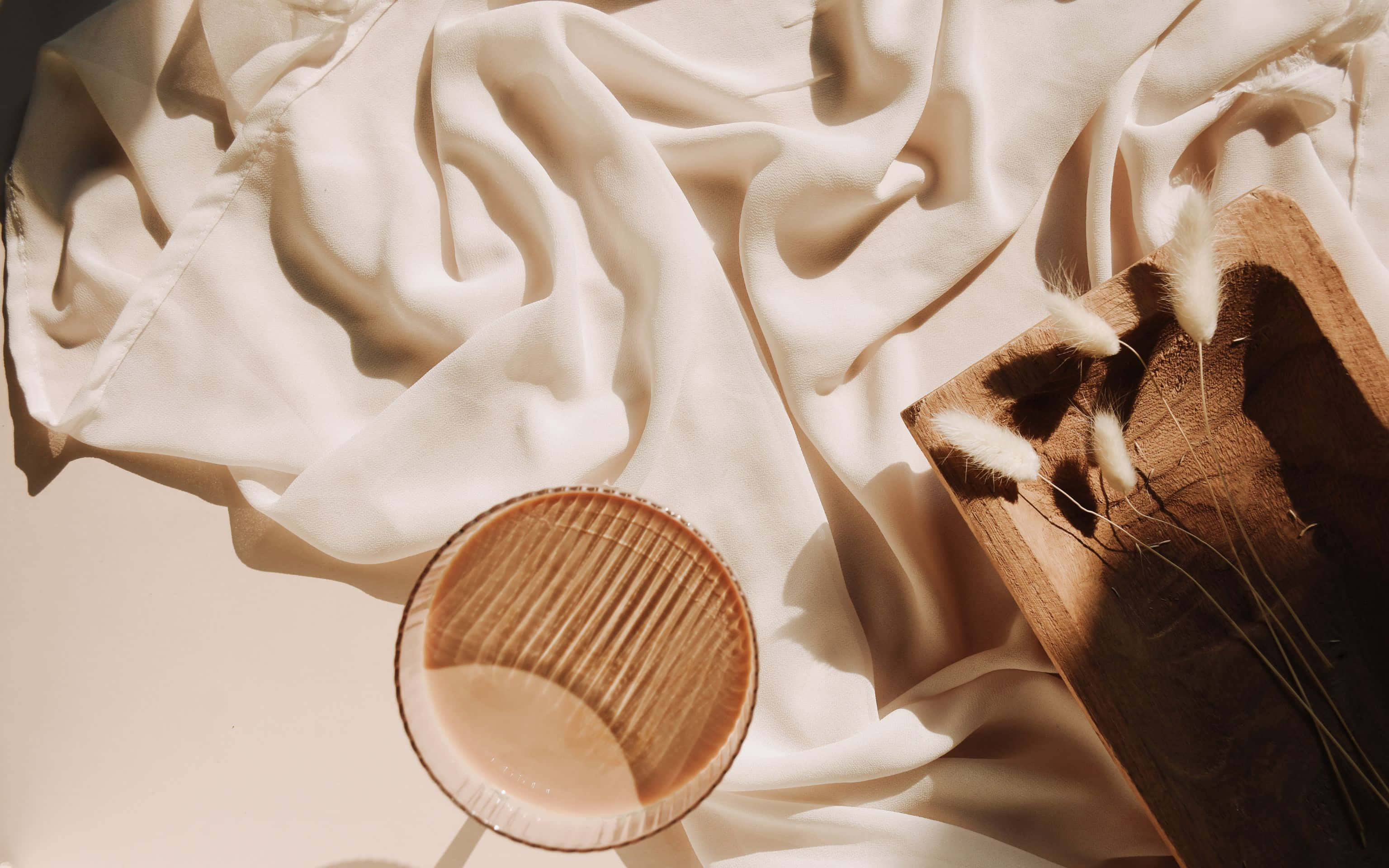 3072x1920, beige fabric, wooden tray, 2K Desktop Wallpaper