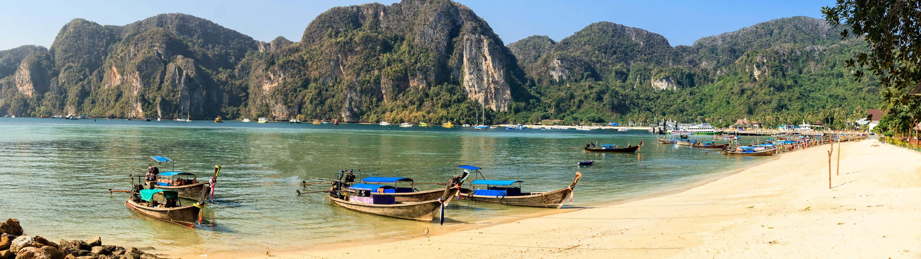 3200x900, longtail boats, sandy beach, 2K Desktop Wallpaper