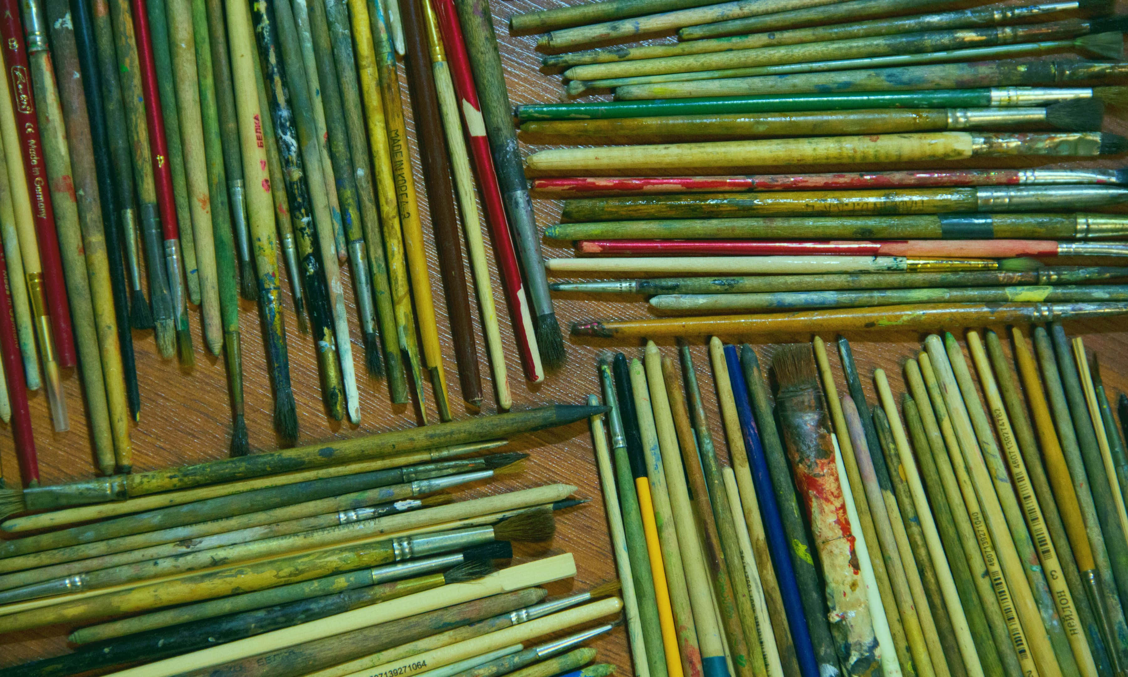 3600x2160, weathered paintbrushes, dried paint stains, 2K Desktop Wallpaper