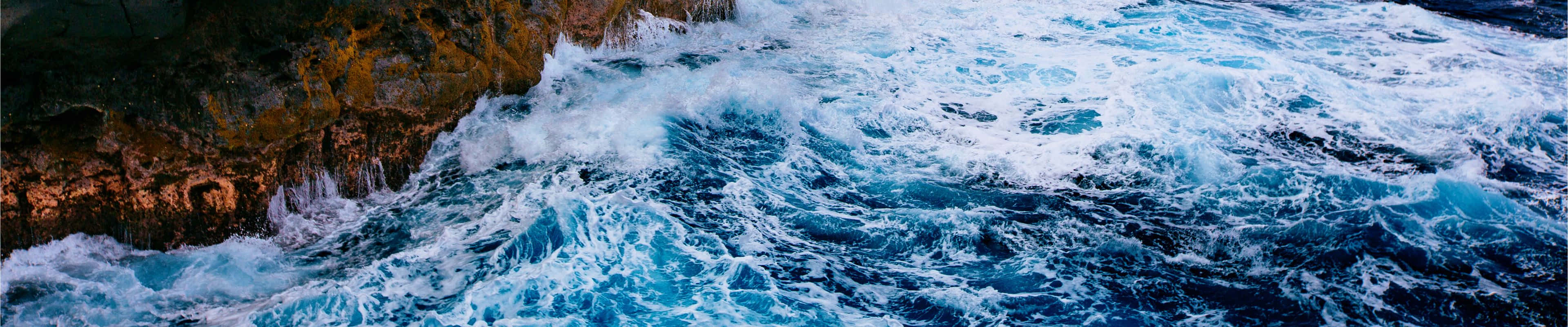 blue ocean, turquoise waves, rugged cliffs, 4K Desktop Wallpaper