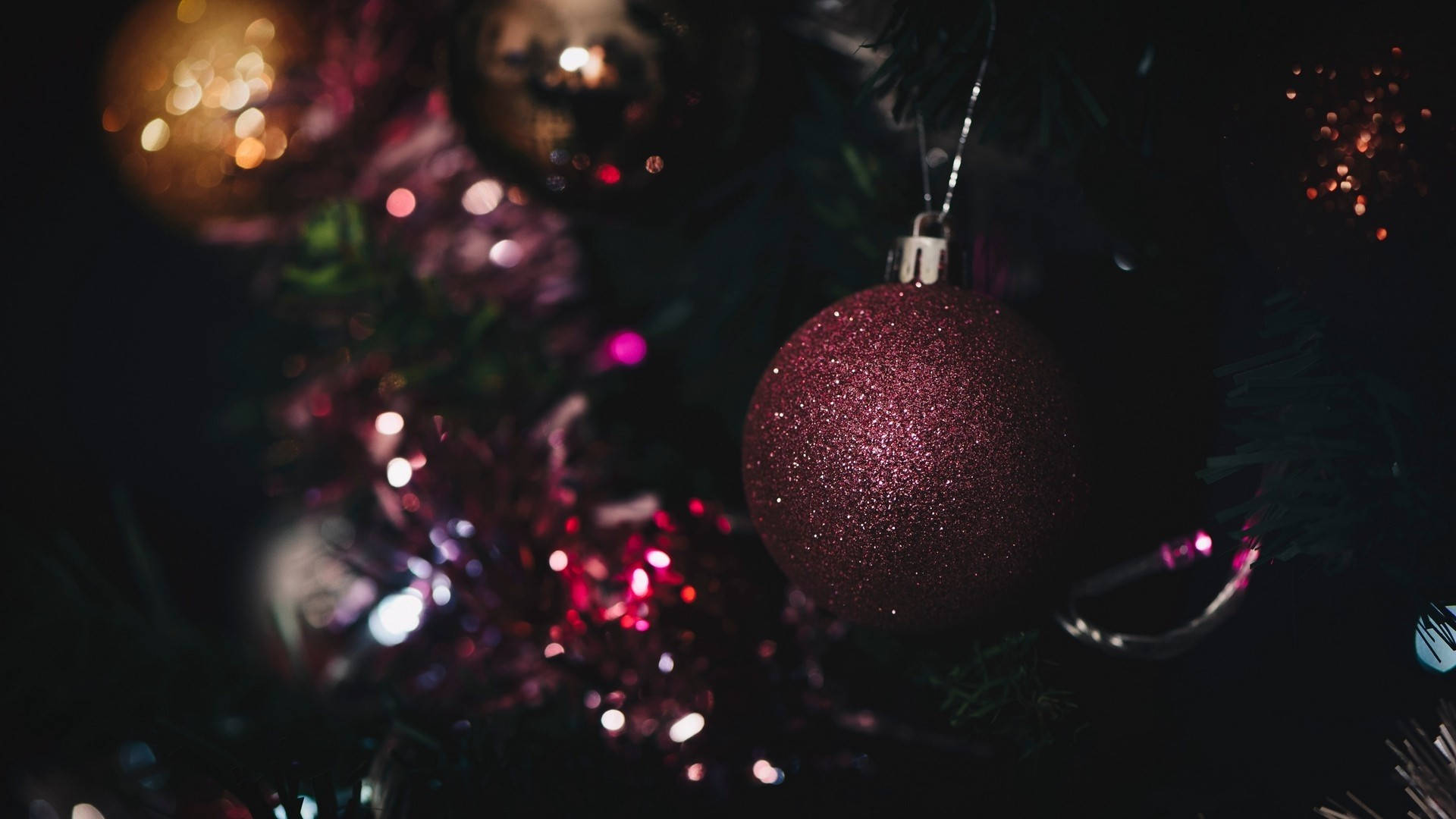 maroon Christmas ornament, glittery maroon Christmas ornament, dark pine tree, Full HD Desktop Wallpaper
