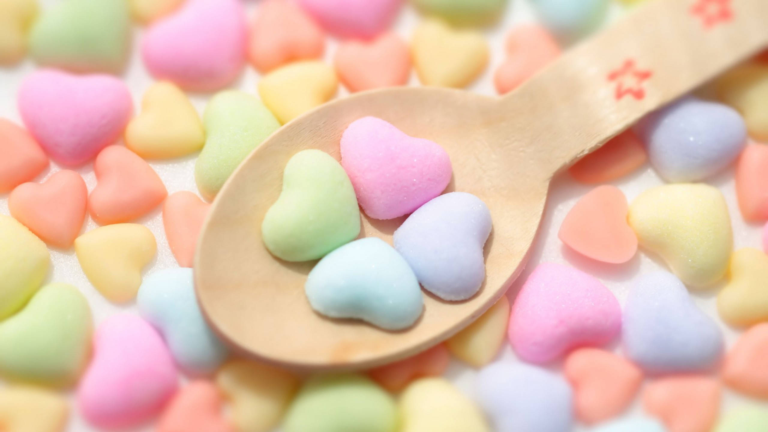 3d marshmallow heart spoons, pastel heart-shaped candies, wooden spoon, 2K Desktop Wallpaper