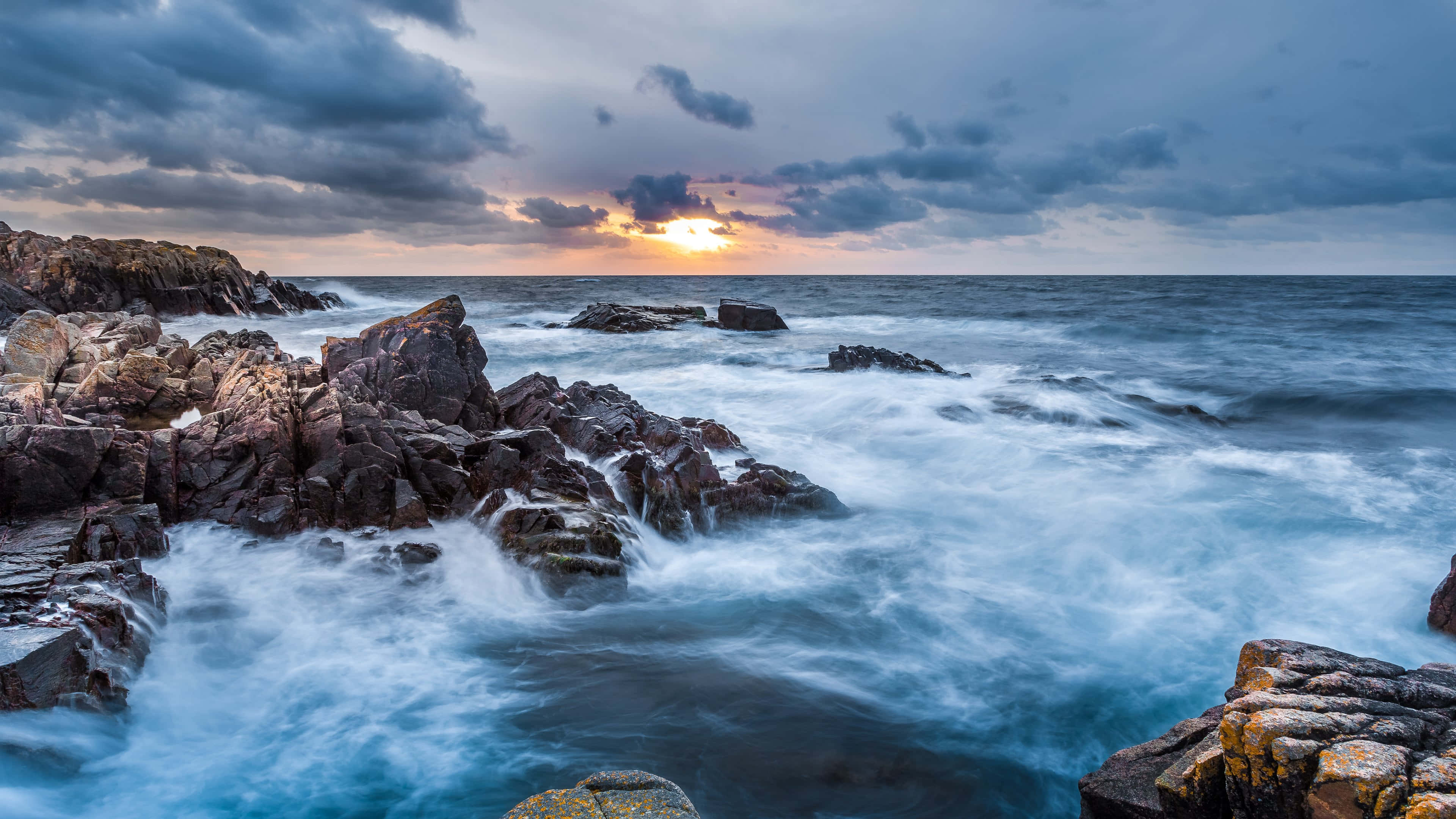 crystal clear ocean, sunset, crashing waves, 4K Desktop Wallpaper