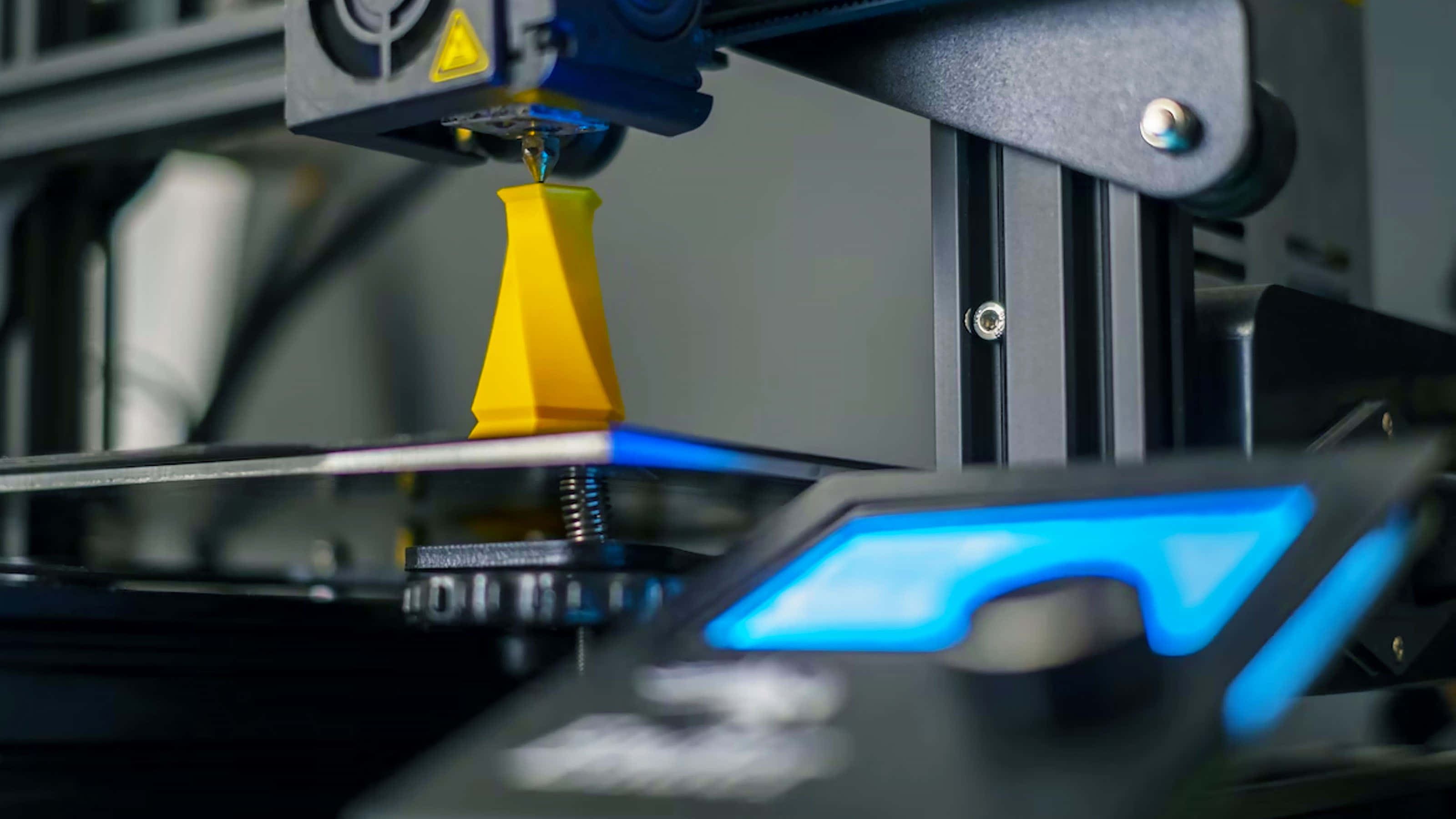 3d printer, bright yellow filament, geometric object, 2K Desktop Wallpaper