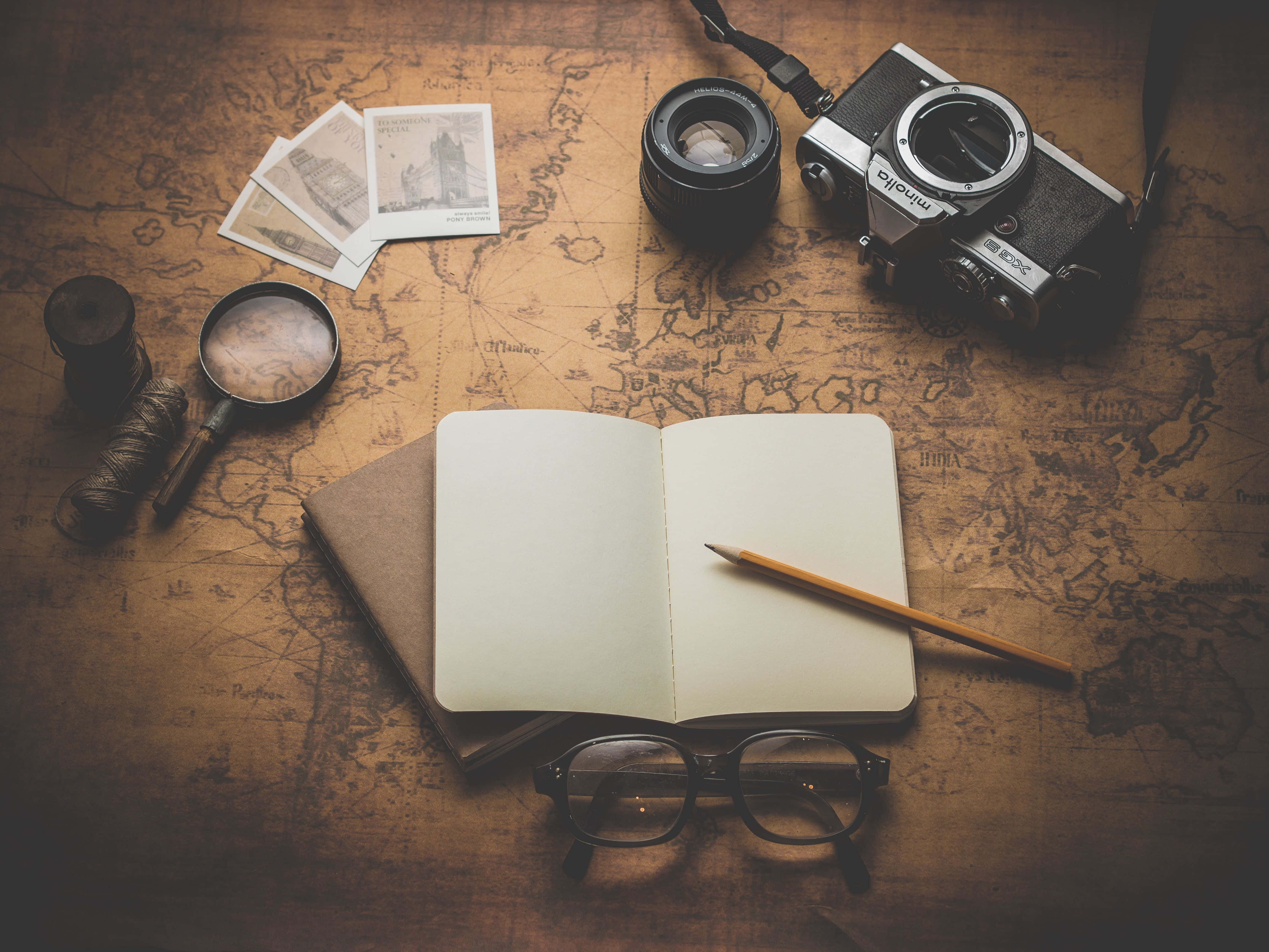 3d travel, vintage camera, magnifying glass, 4K Desktop Wallpaper