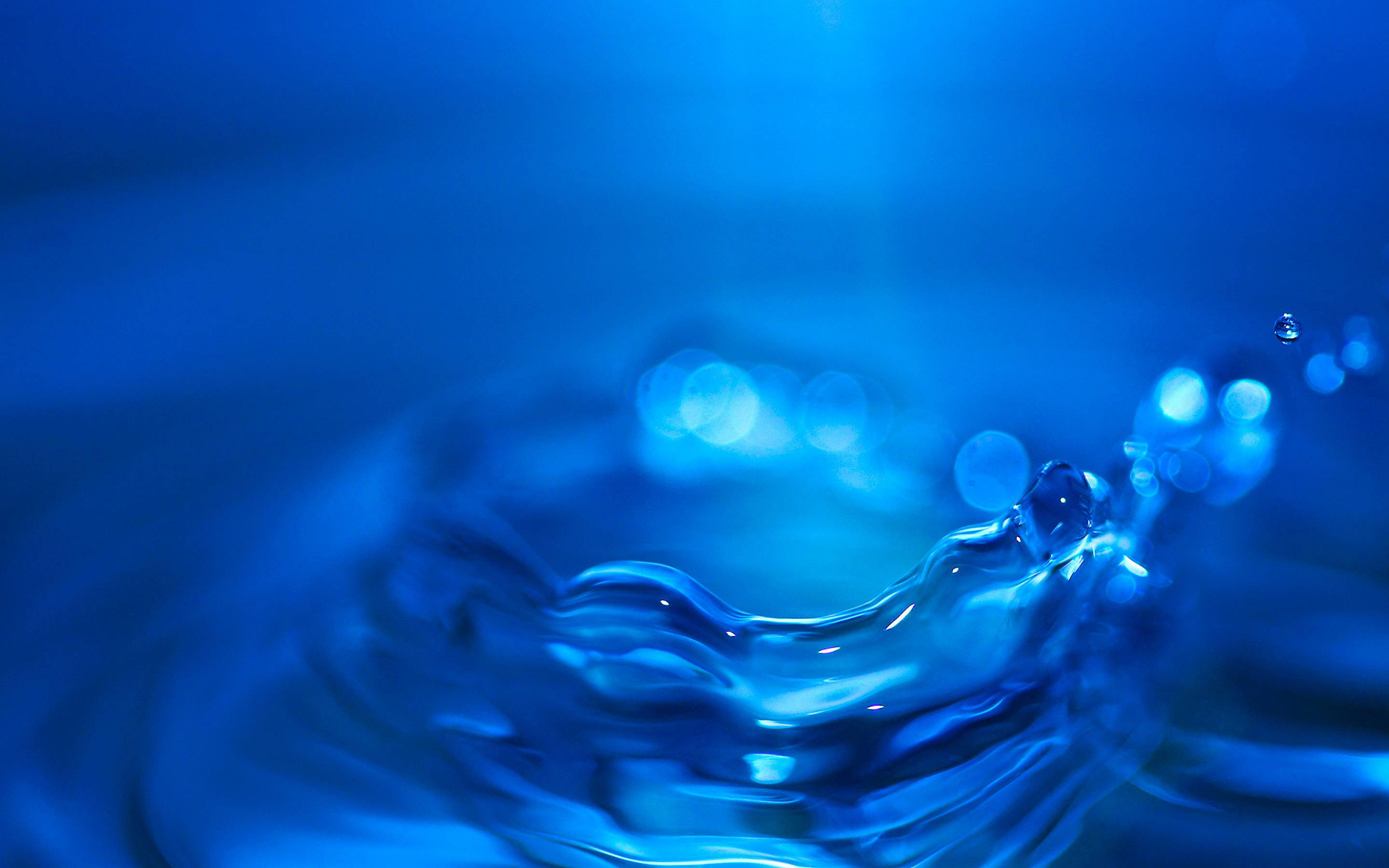 3d Water, deep blue water, sparkling droplets, 2K Desktop Wallpaper