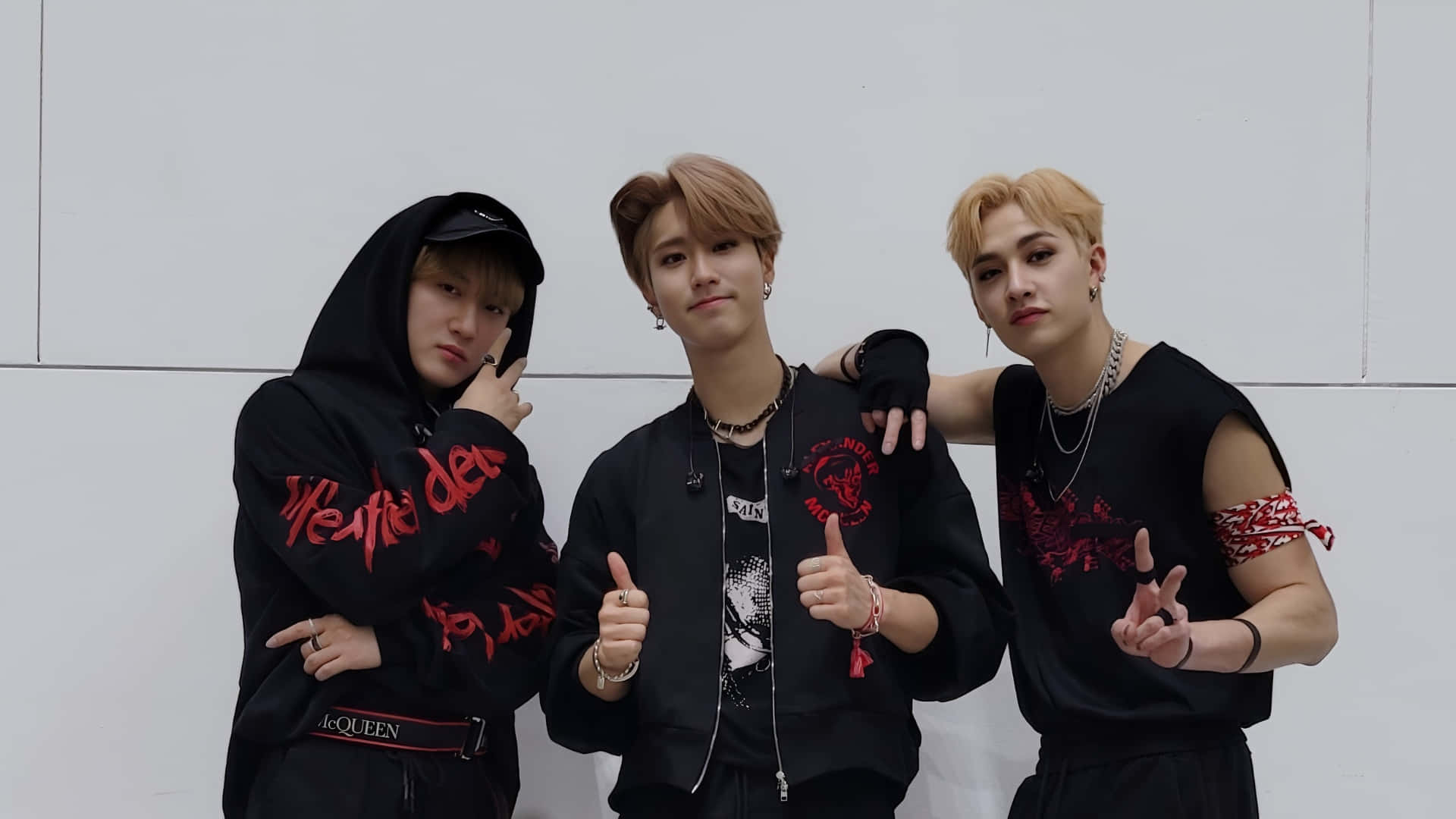 3racha, black streetwear, red graphic accents, Full HD Desktop Wallpaper
