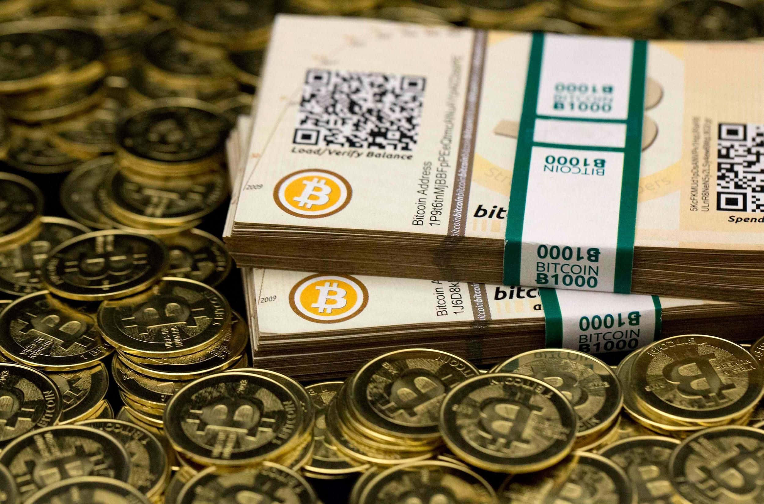 4K Bitcoin, gold-colored Bitcoin coins, printed Bitcoin bills, Full HD Desktop Wallpaper