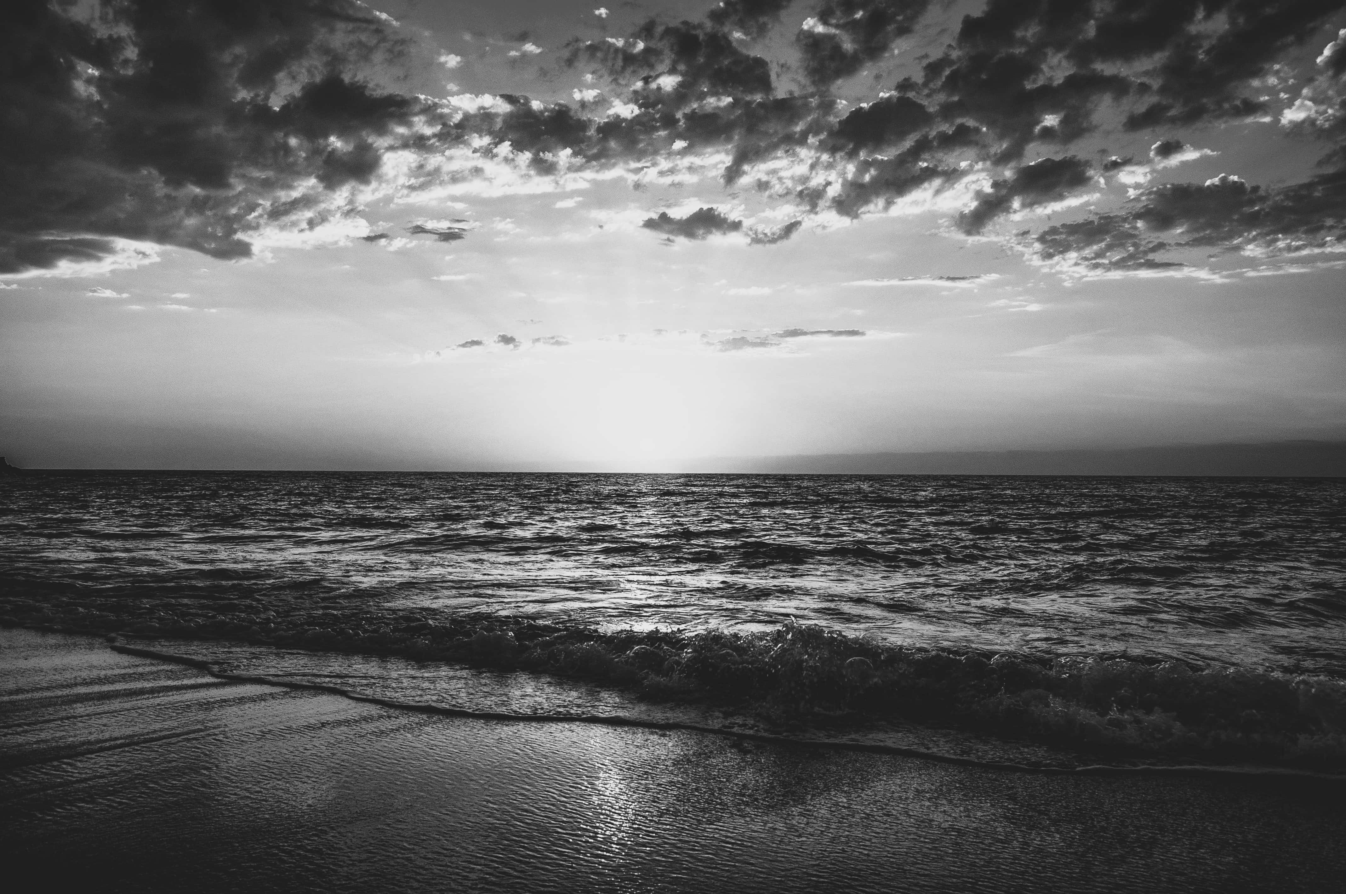 monochrome, sunset, ocean, 4K Desktop Wallpaper