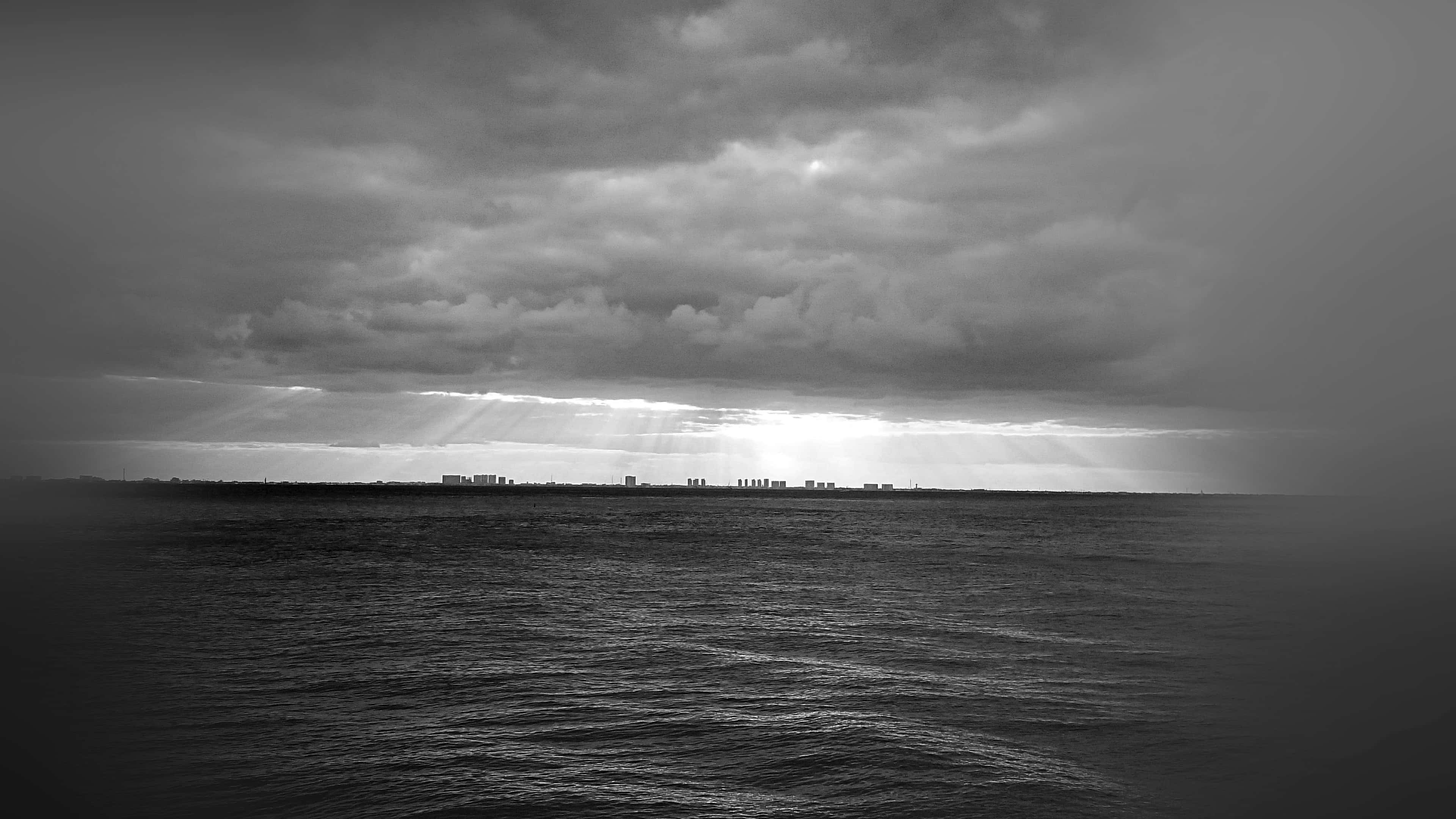 Monochrome Ocean Sunbeams, black and white seascape, sunbeams, 4K Desktop Wallpaper