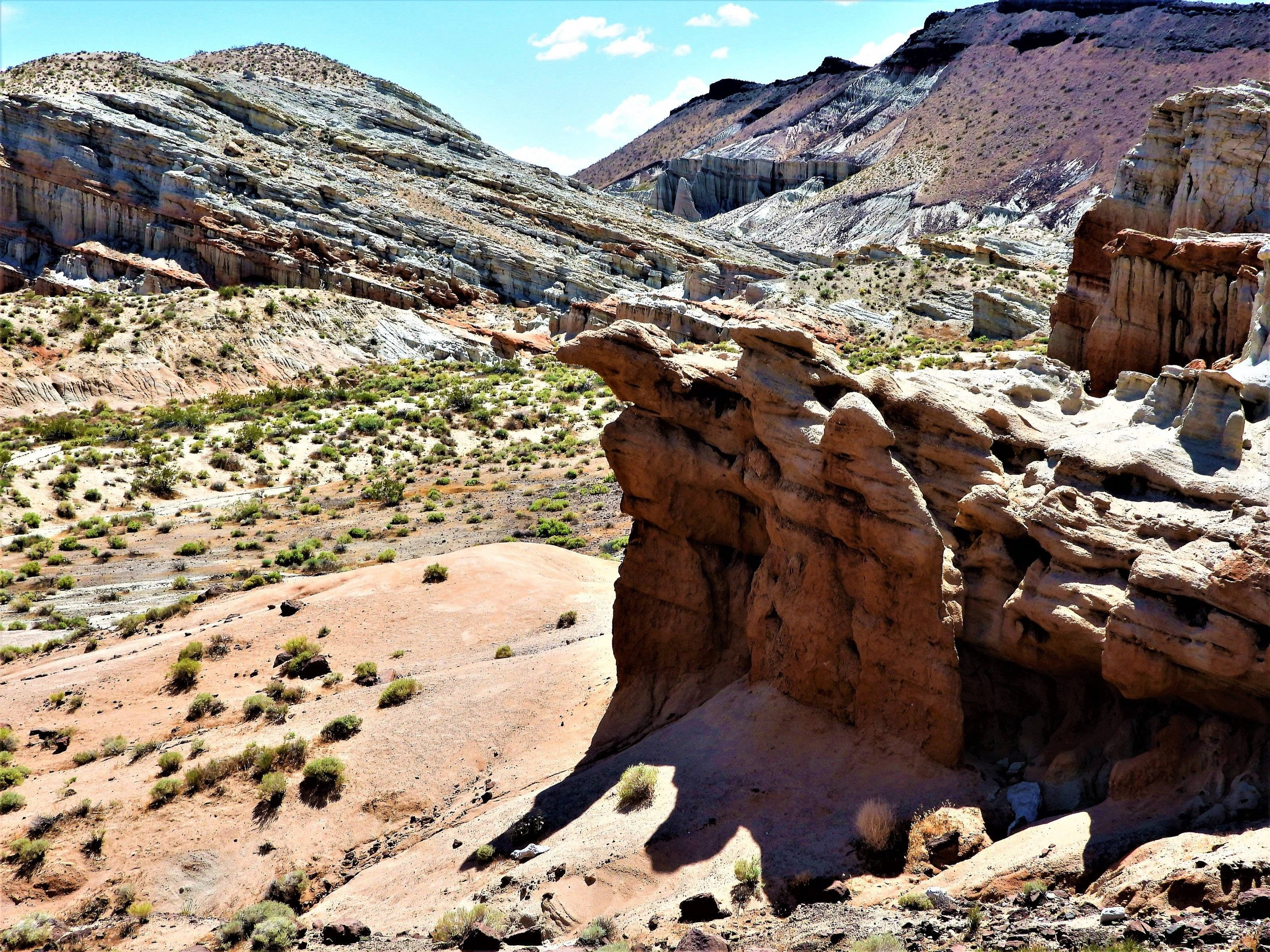 red rock canyon, layered red and white rock formations, sunlit desert canyon, 2K Desktop Wallpaper